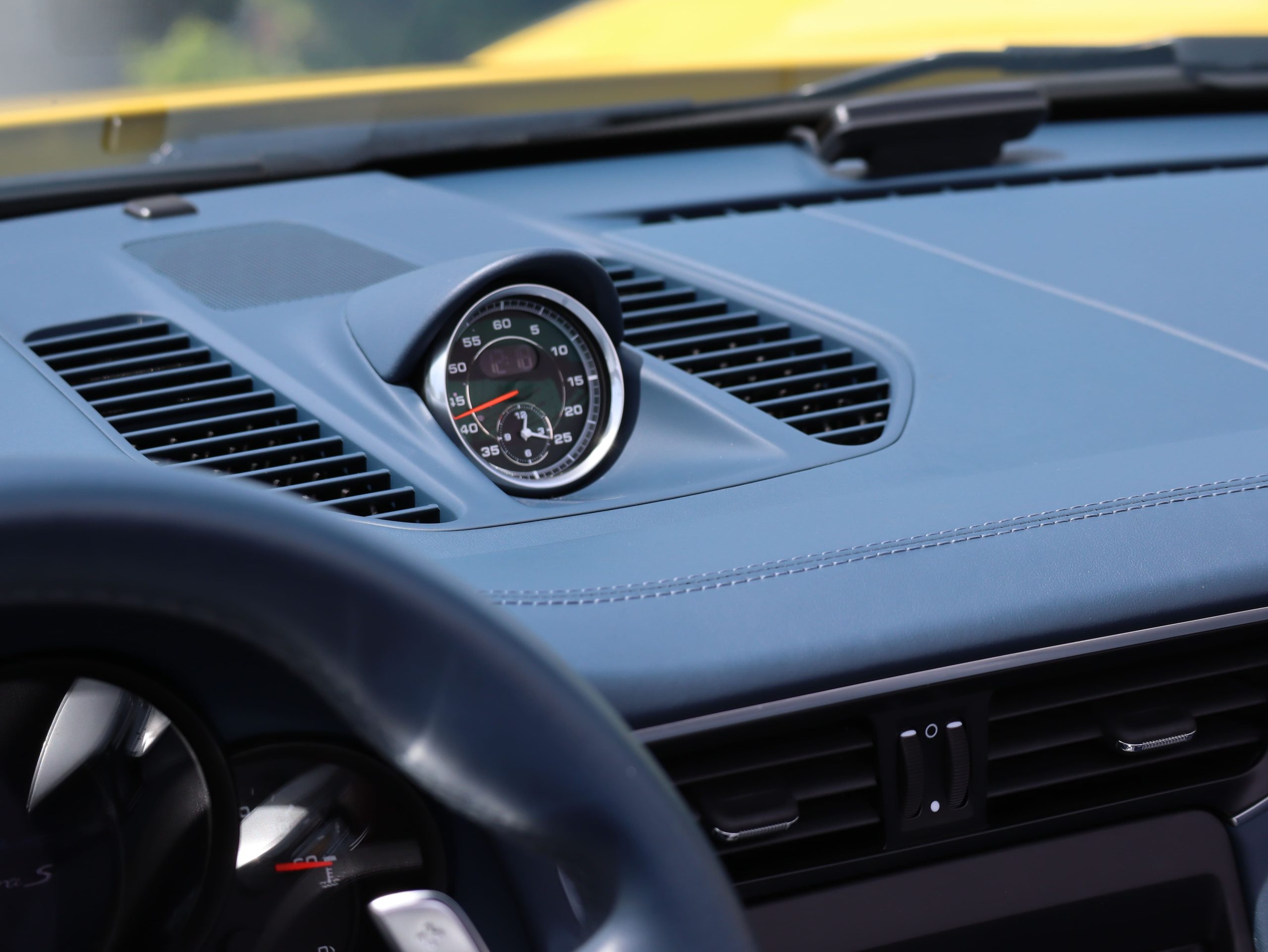 ポルシェ911カレラSカブリオレ（Type991.1）PDK<br>スポーツクロノパッケージ<br>ブルーレザーインテリア<br>シートベンチレーション<br>シートヒーター