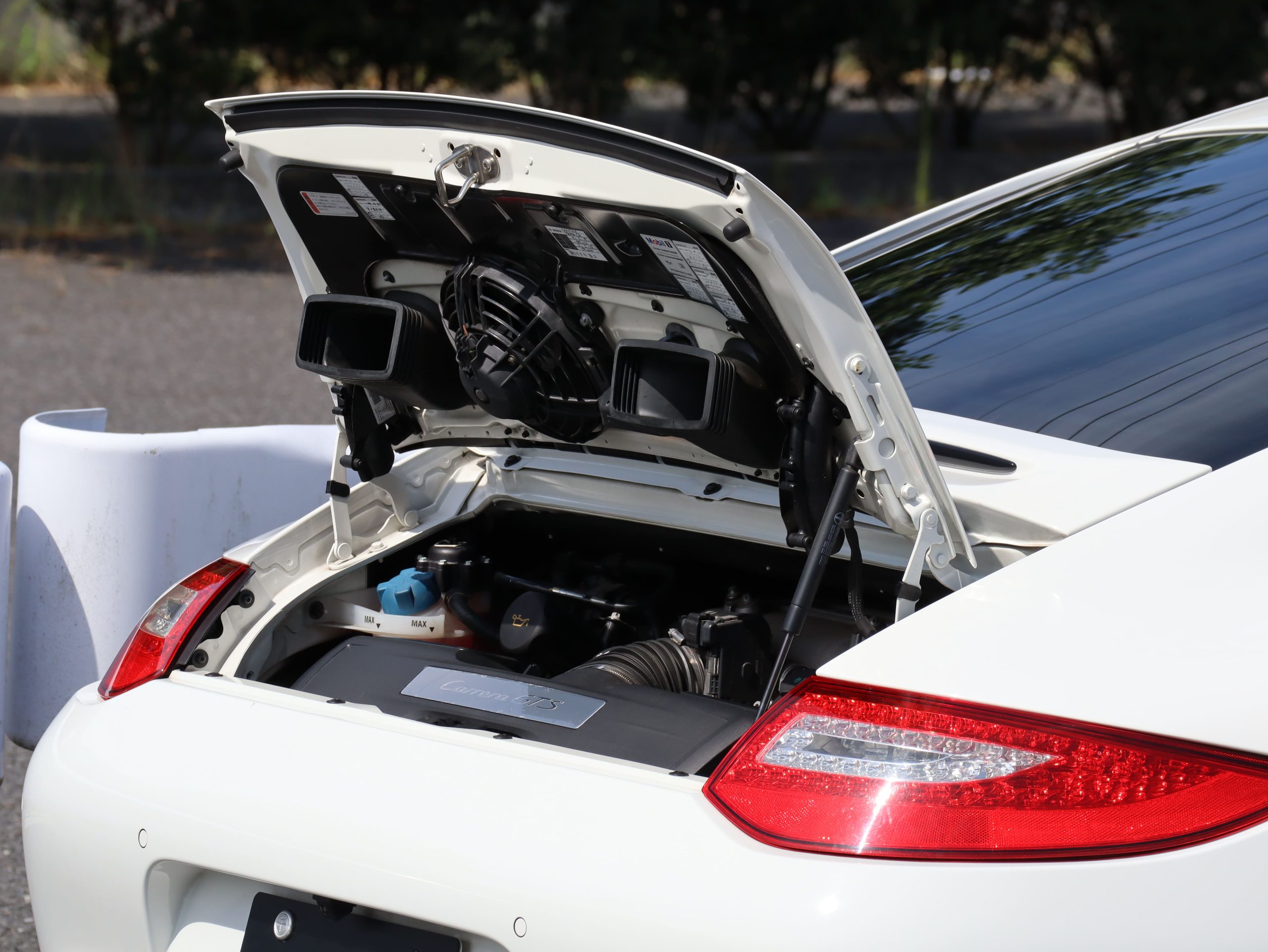 ポルシェ911カレラGTS（Type997.2）PDK<br>右ハンドル4人乗り<br>スポーツクロノパッケージ<br>スポーツエグゾーストシステム<br>アクティブサスペンションマネージメント<br>スポーツデザインステアリングホイール<br>センターロック式RSスパイダーホイール