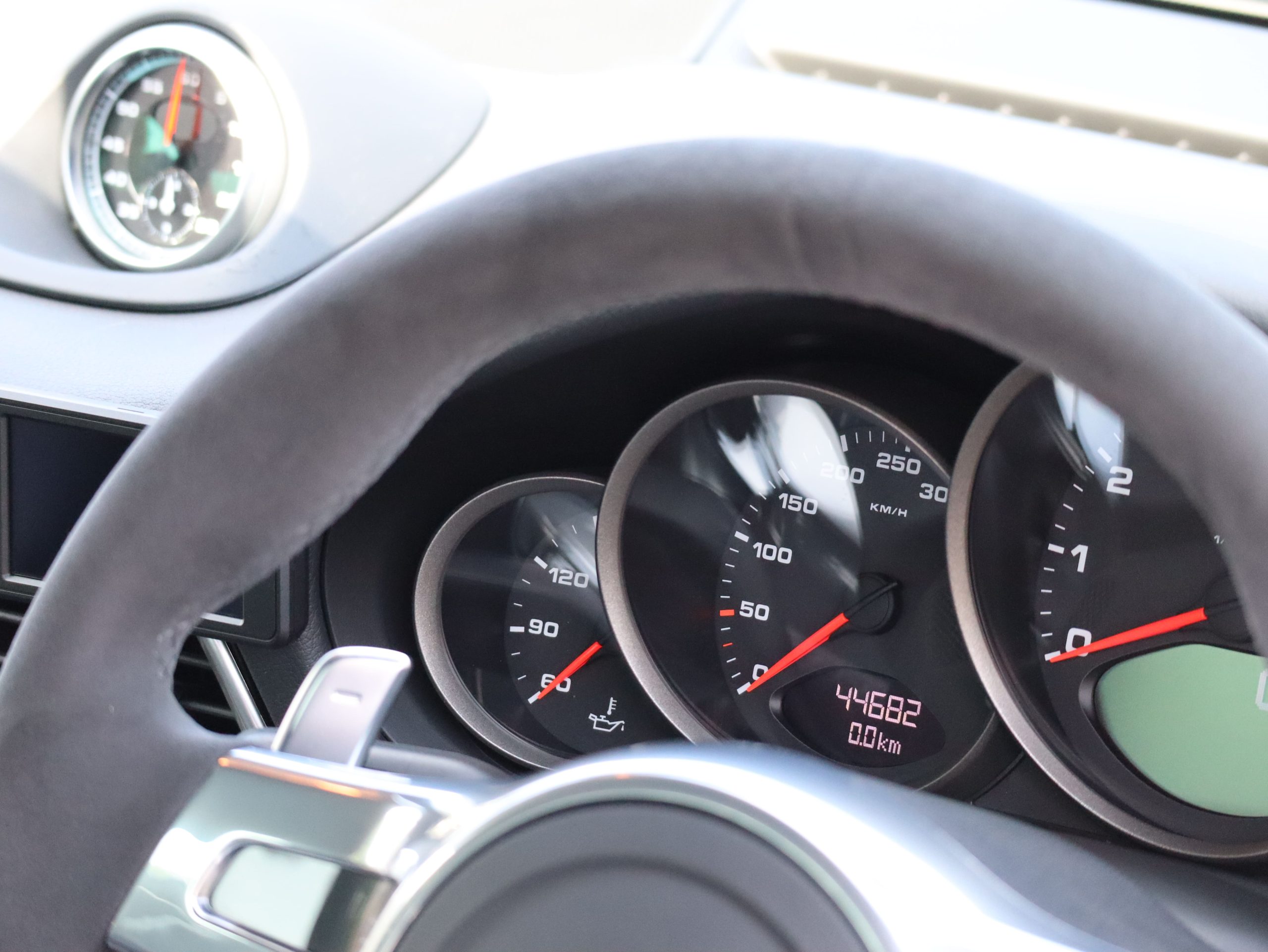 ポルシェ911カレラGTS（Type997.2）PDK<br>右ハンドル4人乗り<br>スポーツクロノパッケージ<br>スポーツエグゾーストシステム<br>アクティブサスペンションマネージメント<br>スポーツデザインステアリングホイール<br>センターロック式RSスパイダーホイール