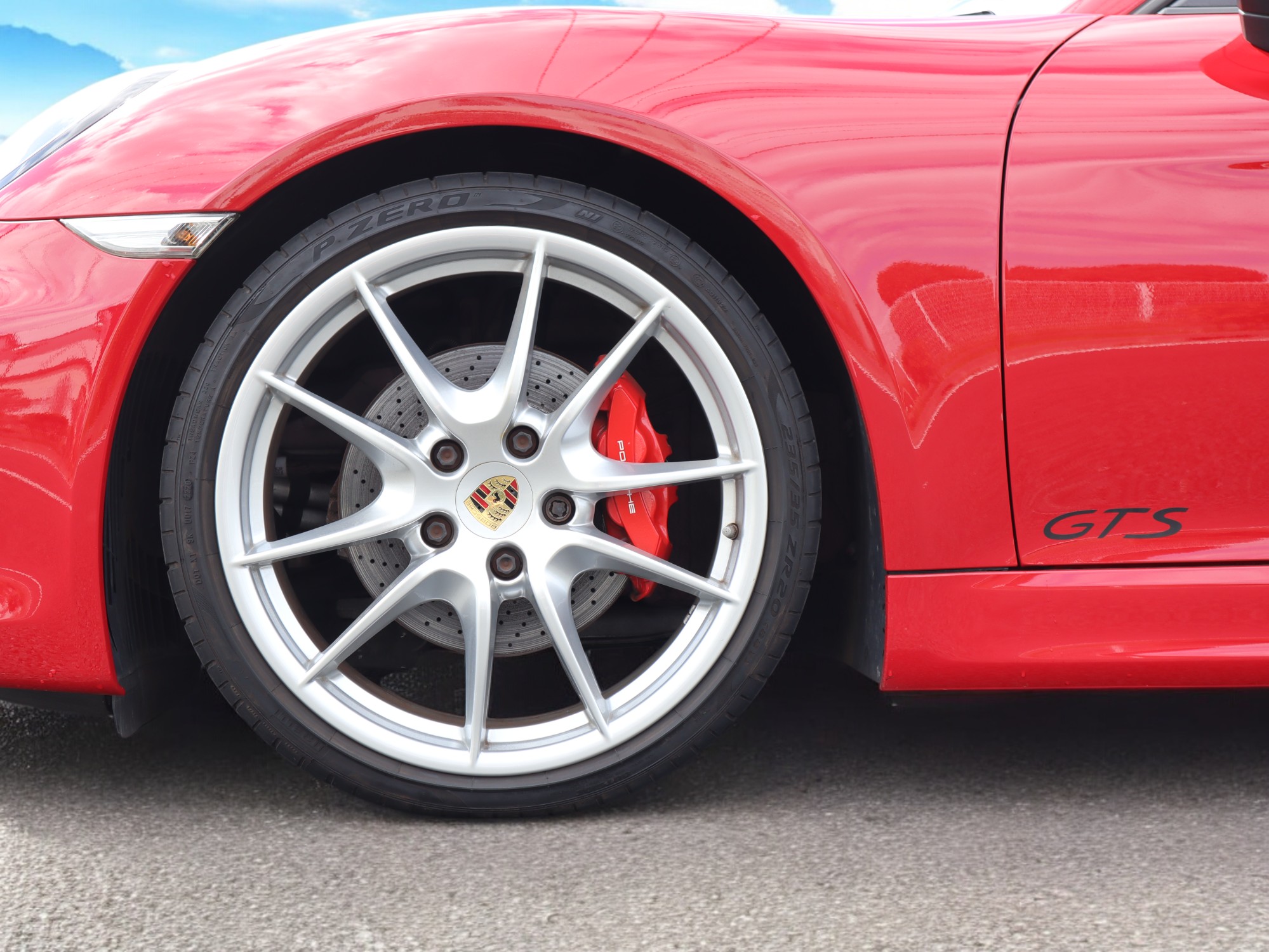 ポルシェボクスターGTS（Type981）PDK<br>18Wayアダプティブスポーツシート<br>ポルシェトルクベクタリング<br>PDLS+含むヘッドライト<br>スポーツエグゾーストシステム<br>BOSEサラウンドサウンドシステム