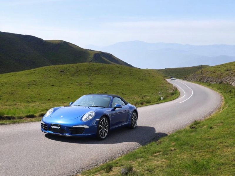 ポルシェ911カレラカブリオレ（Type991.1）PDK<br>スポーツクロノパッケージ<br>ツートンレザーインテリア<br>シートヒーター<br>カレラクラシックホイール