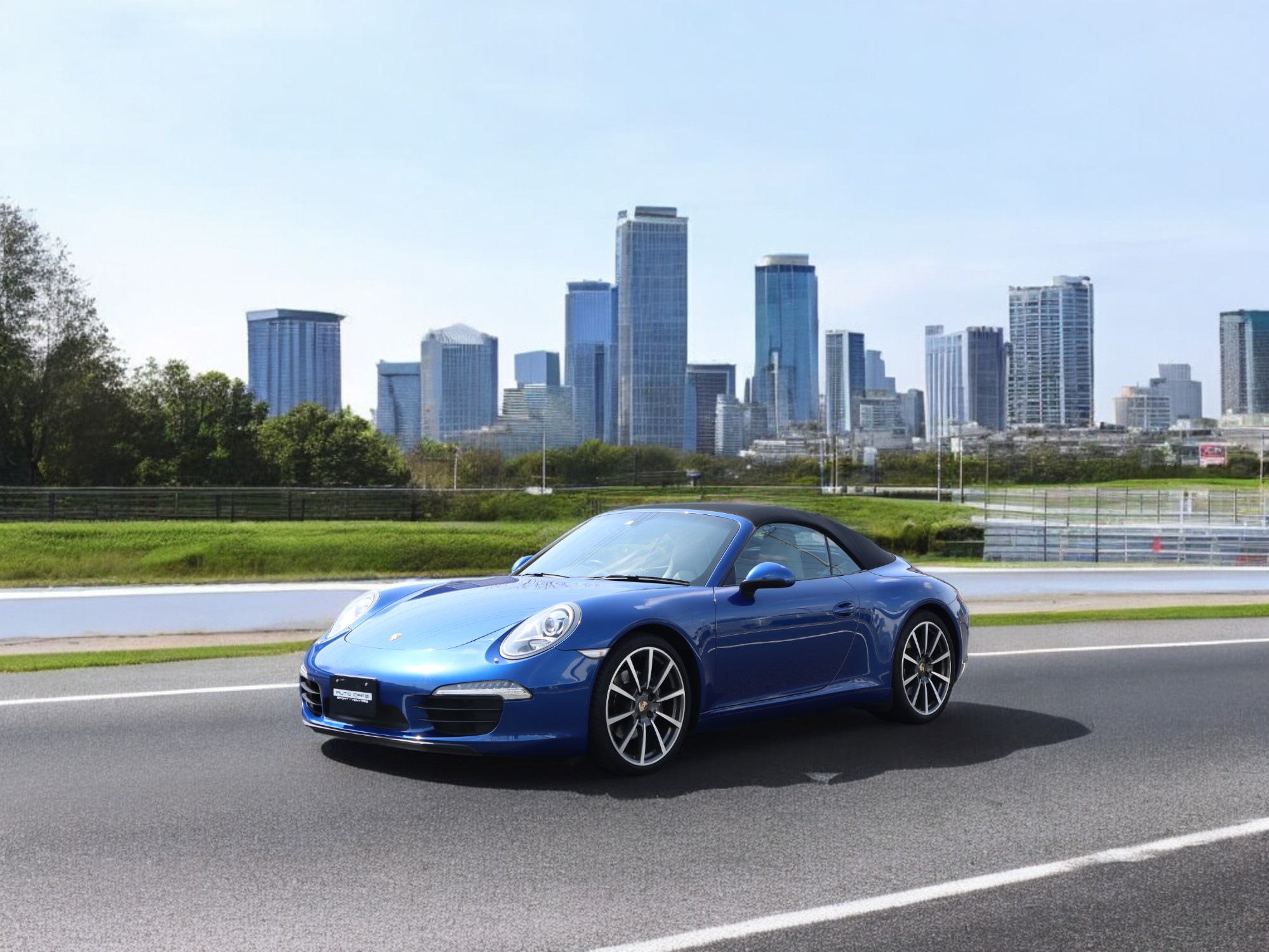 ポルシェ911カレラカブリオレ（Type991.1）PDK<br>スポーツクロノパッケージ<br>ツートンレザーインテリア<br>シートヒーター<br>カレラクラシックホイール