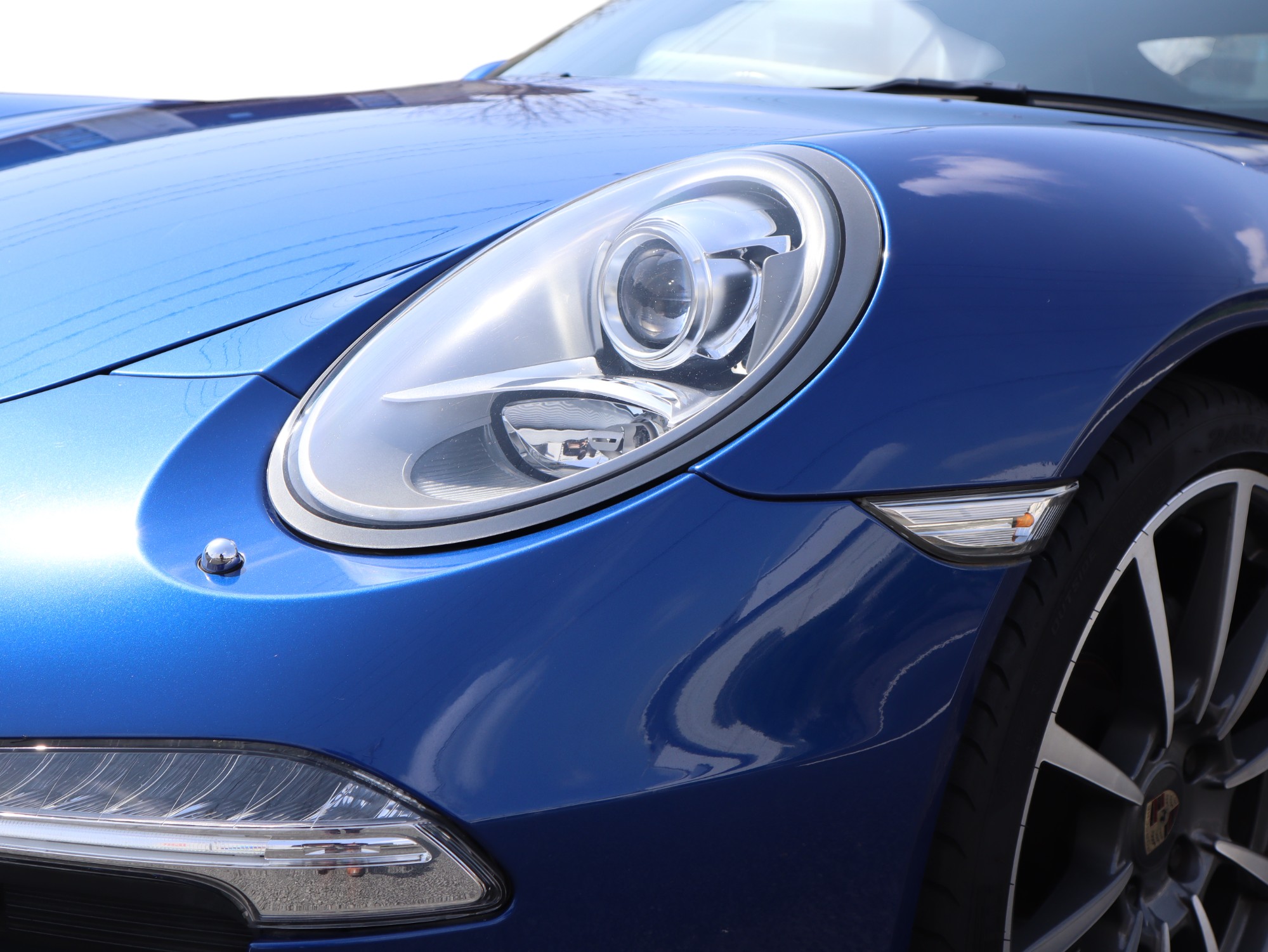 ポルシェ911カレラカブリオレ（Type991.1）PDK<br>スポーツクロノパッケージ<br>ツートンレザーインテリア<br>シートヒーター<br>カレラクラシックホイール