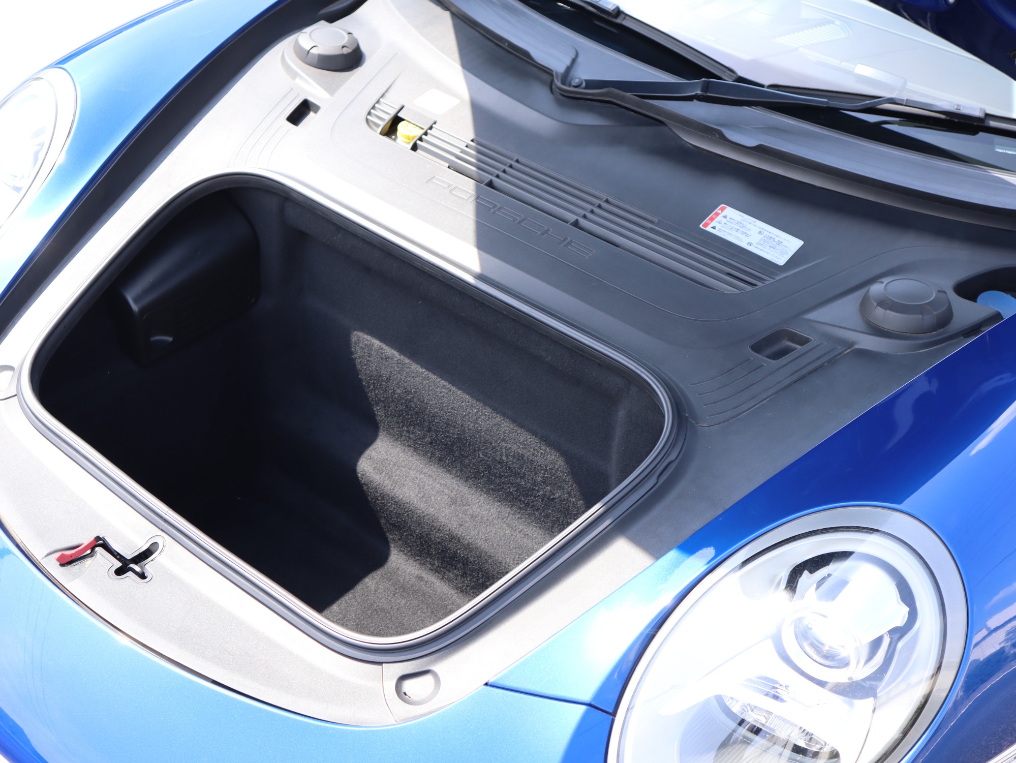 ポルシェ911カレラカブリオレ（Type991.1）PDK<br>スポーツクロノパッケージ<br>ツートンレザーインテリア<br>シートヒーター<br>カレラクラシックホイール