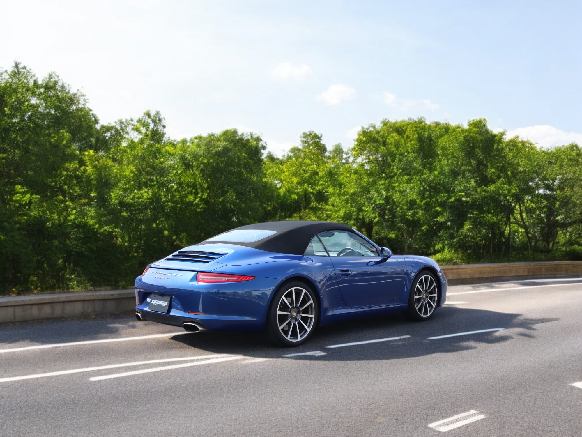 ポルシェ911カレラカブリオレ（Type991.1）PDK<br>スポーツクロノパッケージ<br>ツートンレザーインテリア<br>シートヒーター<br>カレラクラシックホイール