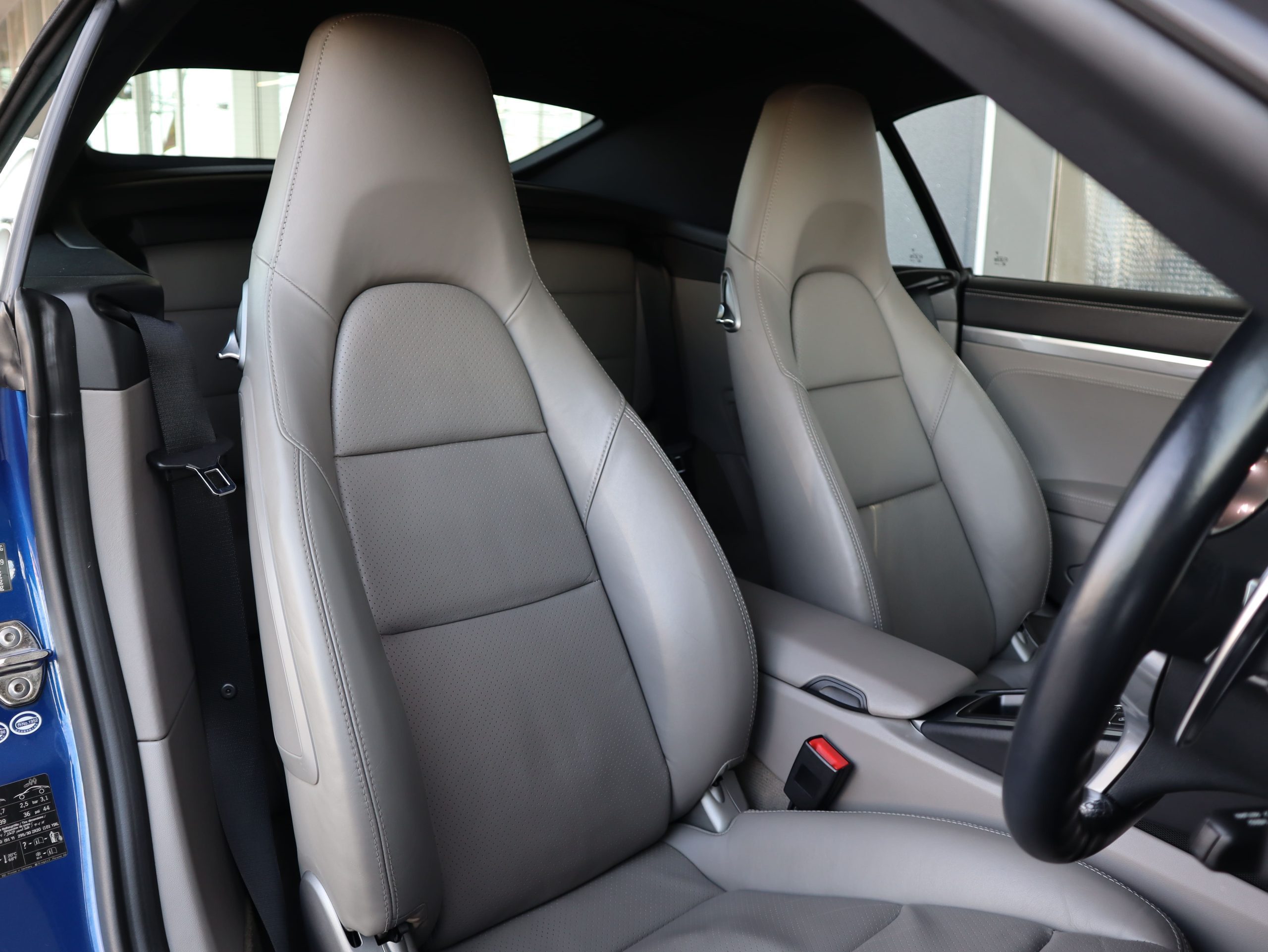 ポルシェ911カレラカブリオレ（Type991.1）PDK<br>スポーツクロノパッケージ<br>ツートンレザーインテリア<br>シートヒーター<br>カレラクラシックホイール