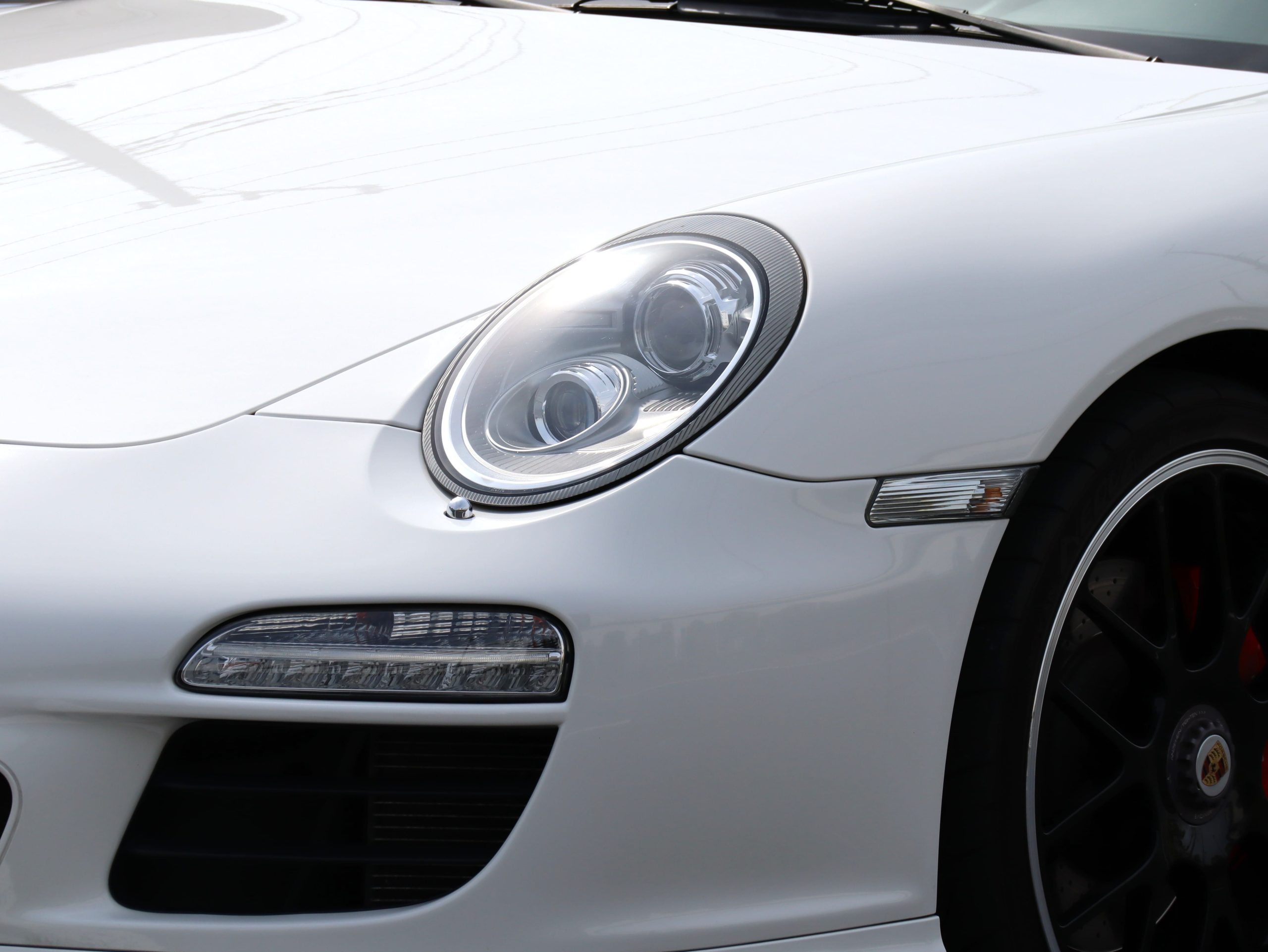 ポルシェ911カレラGTS（Type997.2）PDK<br>カップエアロキット<br>レザー&アルミニウムルックインテリア<br>スポーツエグゾーストシステム