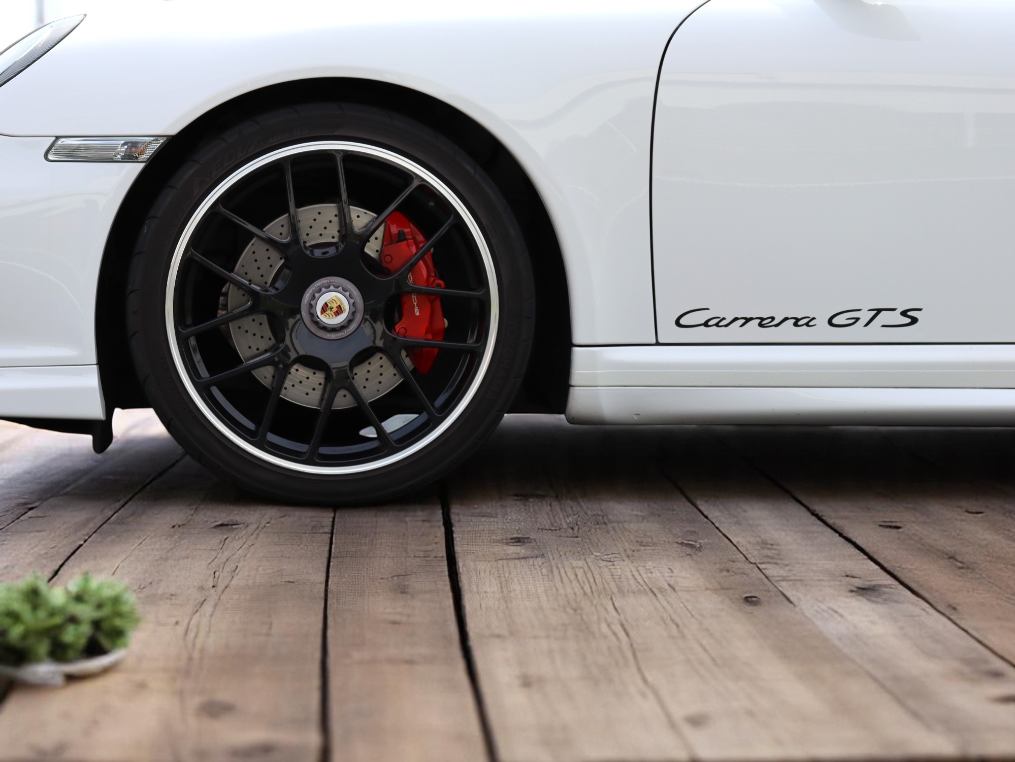 ポルシェ911カレラGTS（Type997.2）PDK<br>カップエアロキット<br>レザー&アルミニウムルックインテリア<br>スポーツエグゾーストシステム