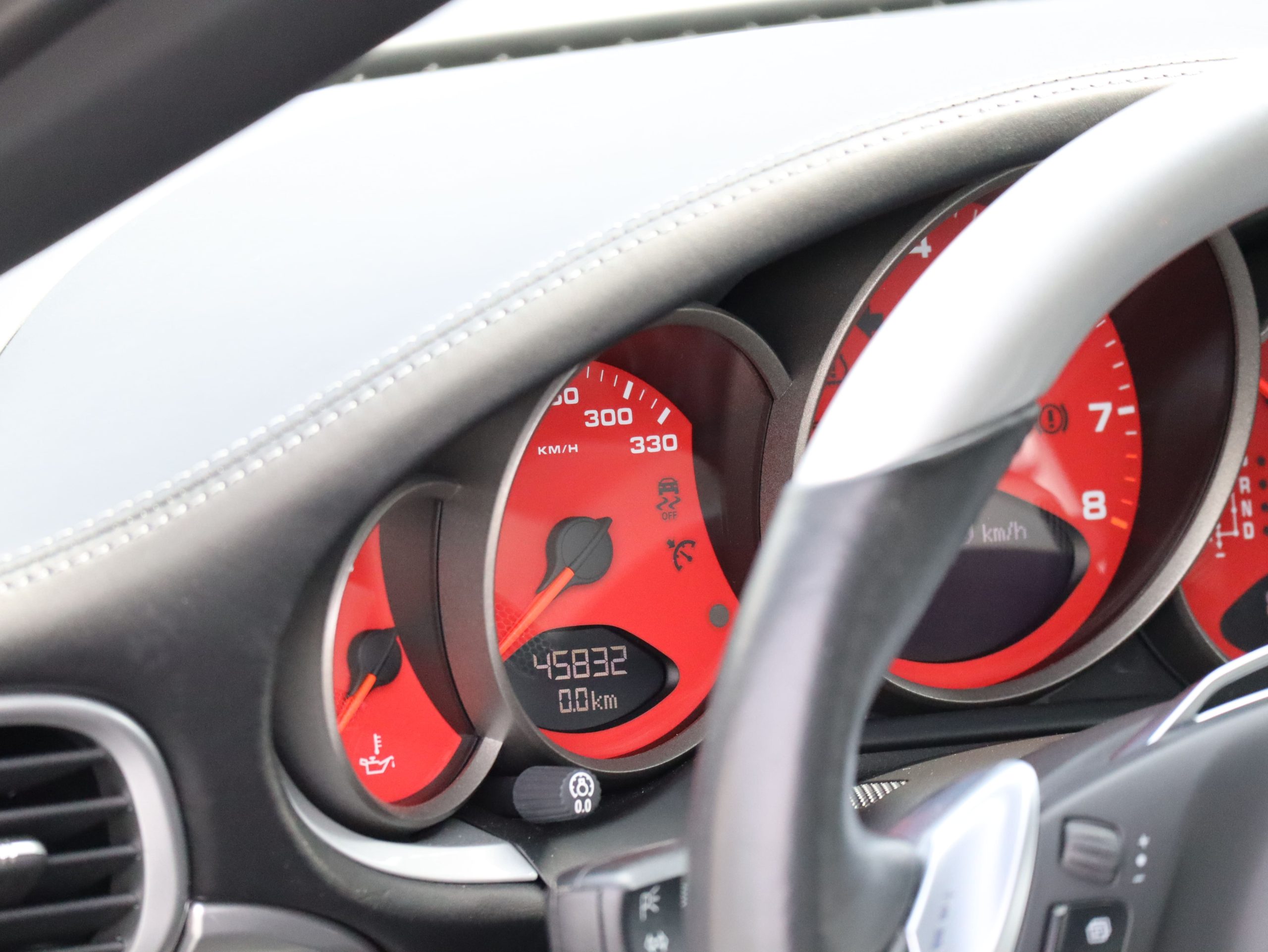 ポルシェ911カレラGTS（Type997.2）PDK<br>カップエアロキット<br>レザー&アルミニウムルックインテリア<br>スポーツエグゾーストシステム
