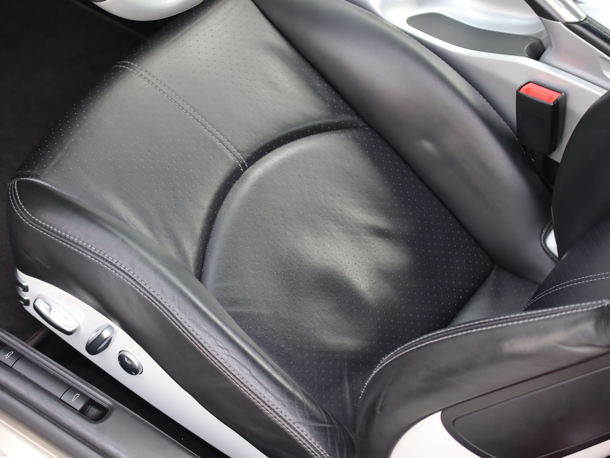 ポルシェ911カレラGTS（Type997.2）PDK<br>カップエアロキット<br>レザー&アルミニウムルックインテリア<br>スポーツエグゾーストシステム