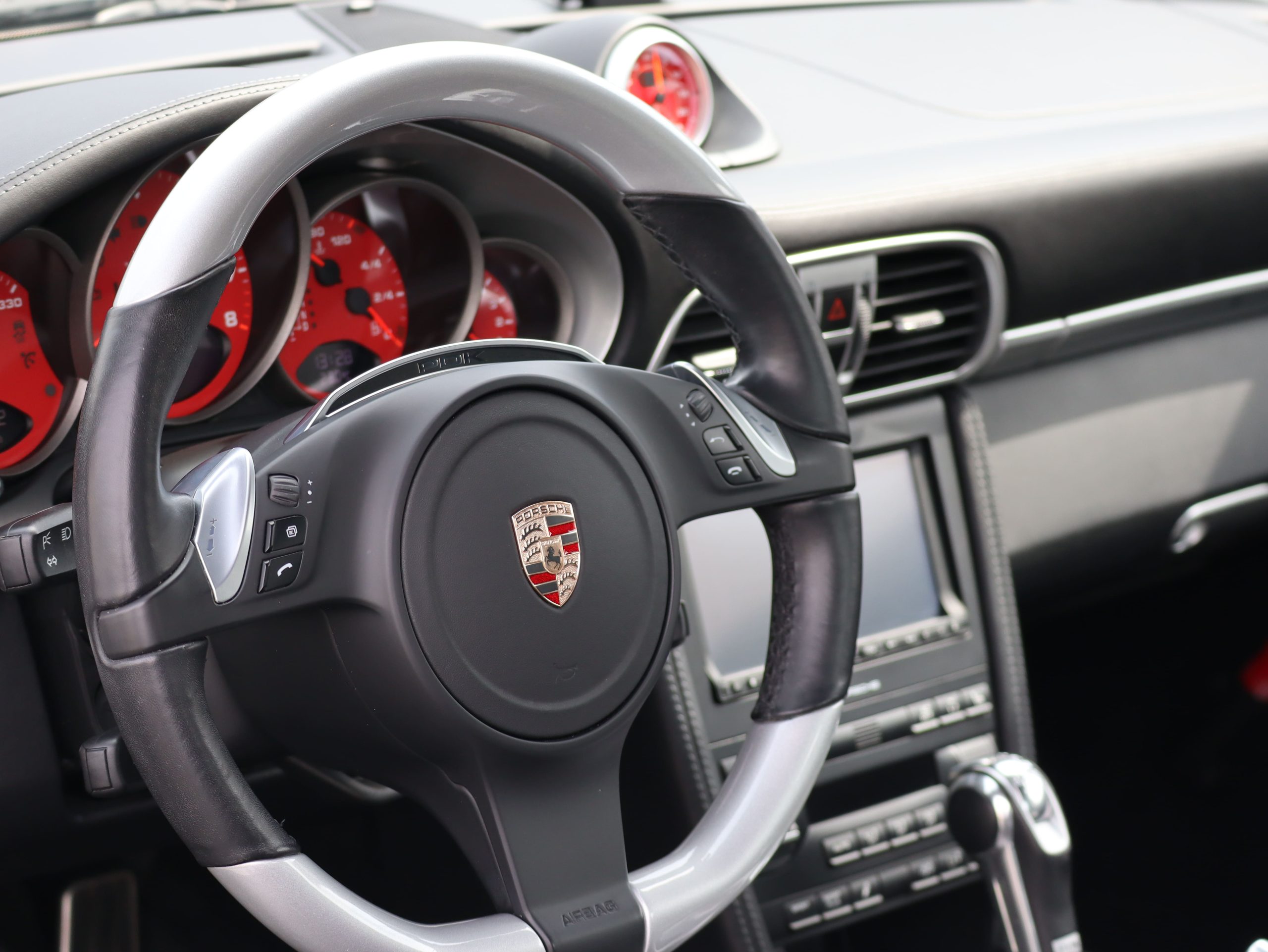 ポルシェ911カレラGTS（Type997.2）PDK<br>カップエアロキット<br>レザー&アルミニウムルックインテリア<br>スポーツエグゾーストシステム