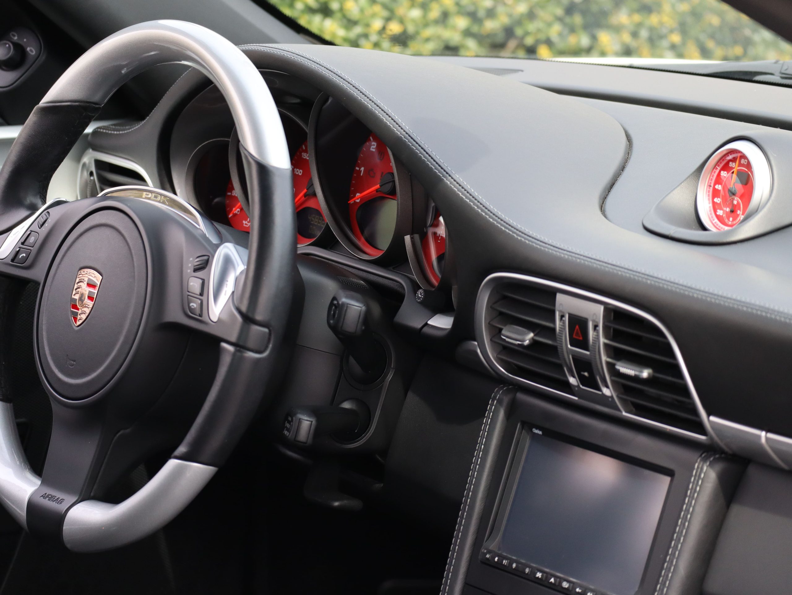 ポルシェ911カレラGTS（Type997.2）PDK<br>カップエアロキット<br>レザー&アルミニウムルックインテリア<br>スポーツエグゾーストシステム