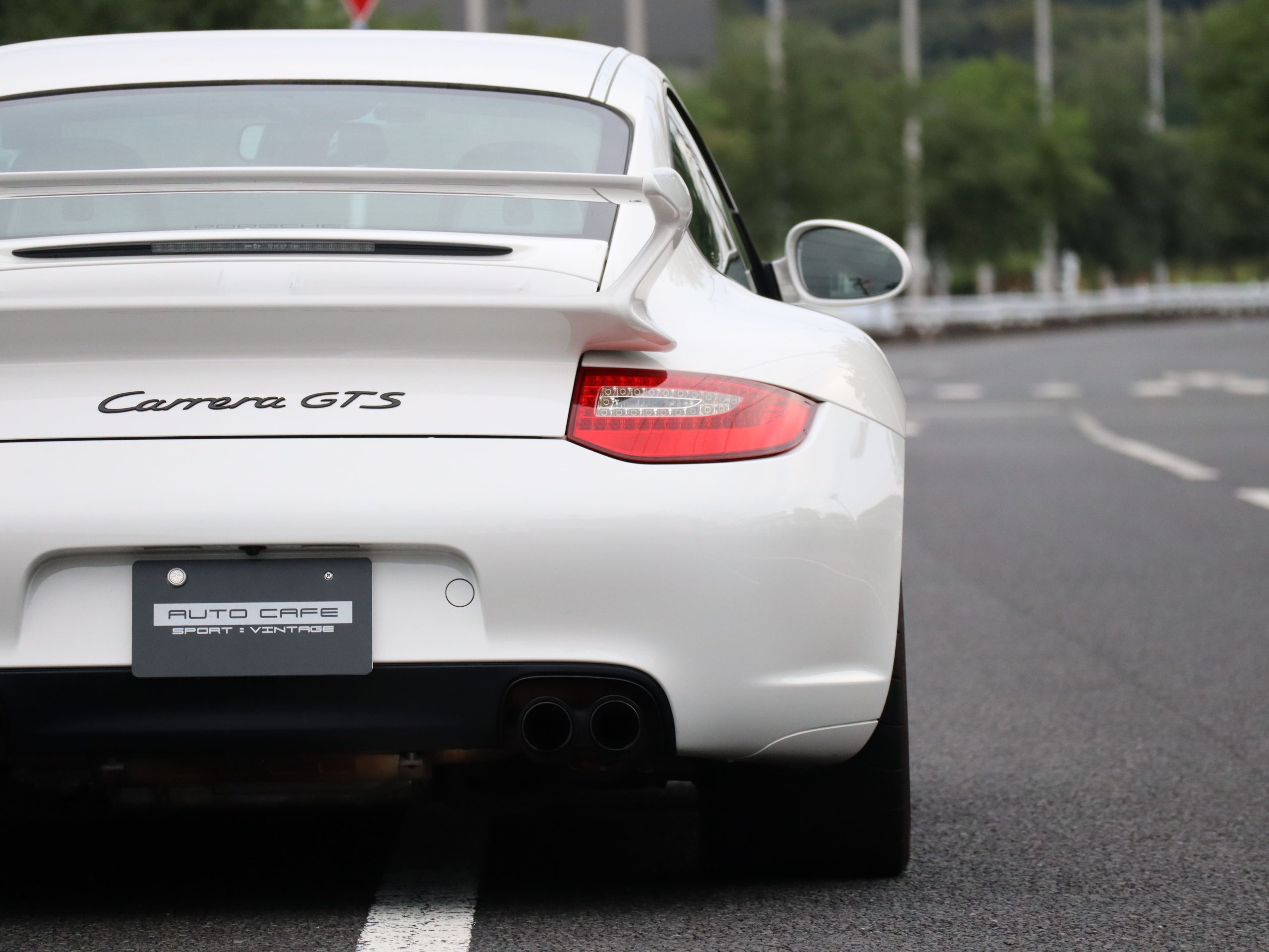 ポルシェ911カレラGTS(Type997.2)PDK<br>純正カップエアロキット<br>レザー&アルミニウムルックインテリア<br>スポーツエグゾーストシステム