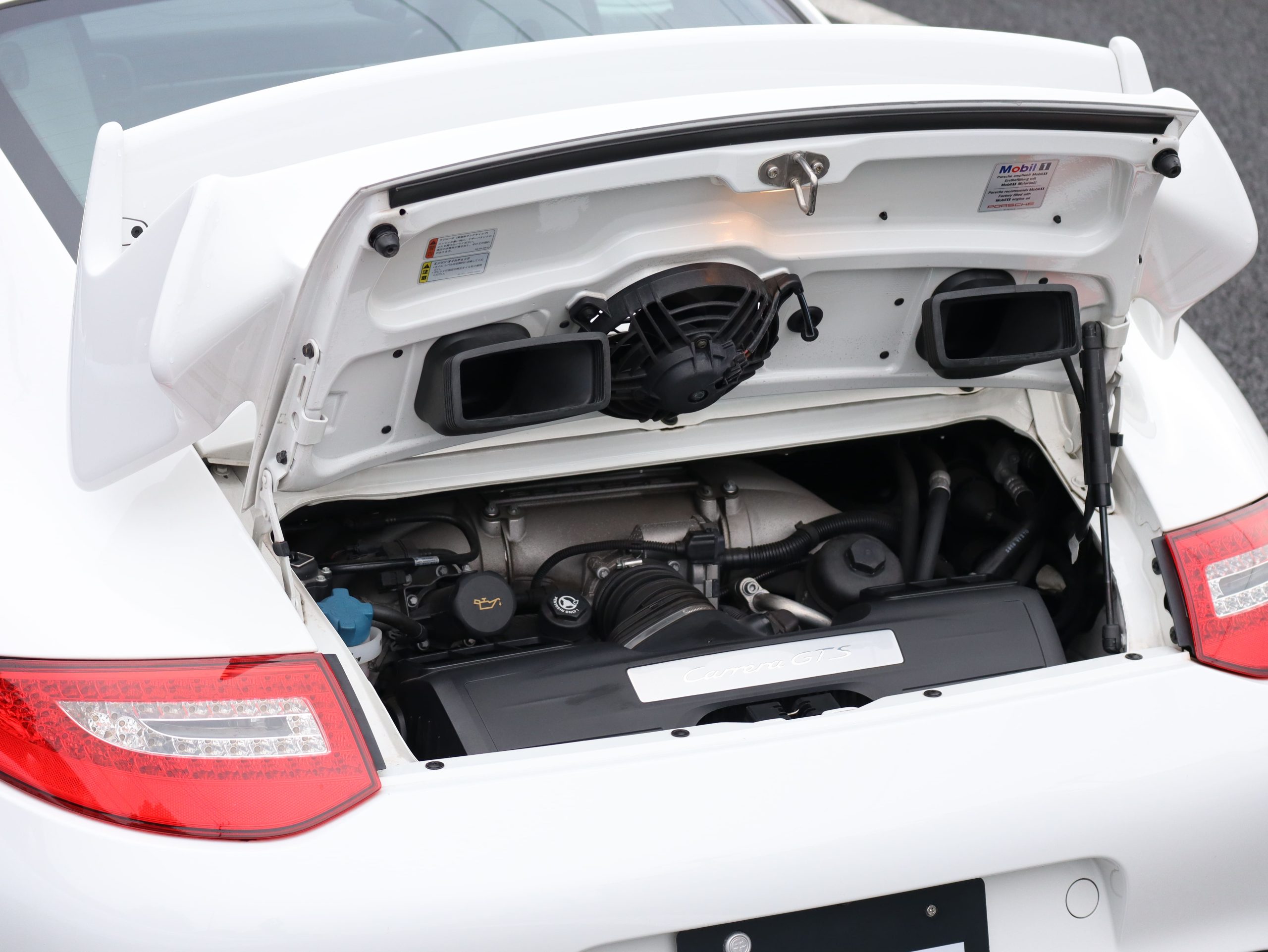 ポルシェ911カレラGTS(Type997.2)PDK<br>純正カップエアロキット<br>レザー&アルミニウムルックインテリア<br>スポーツエグゾーストシステム