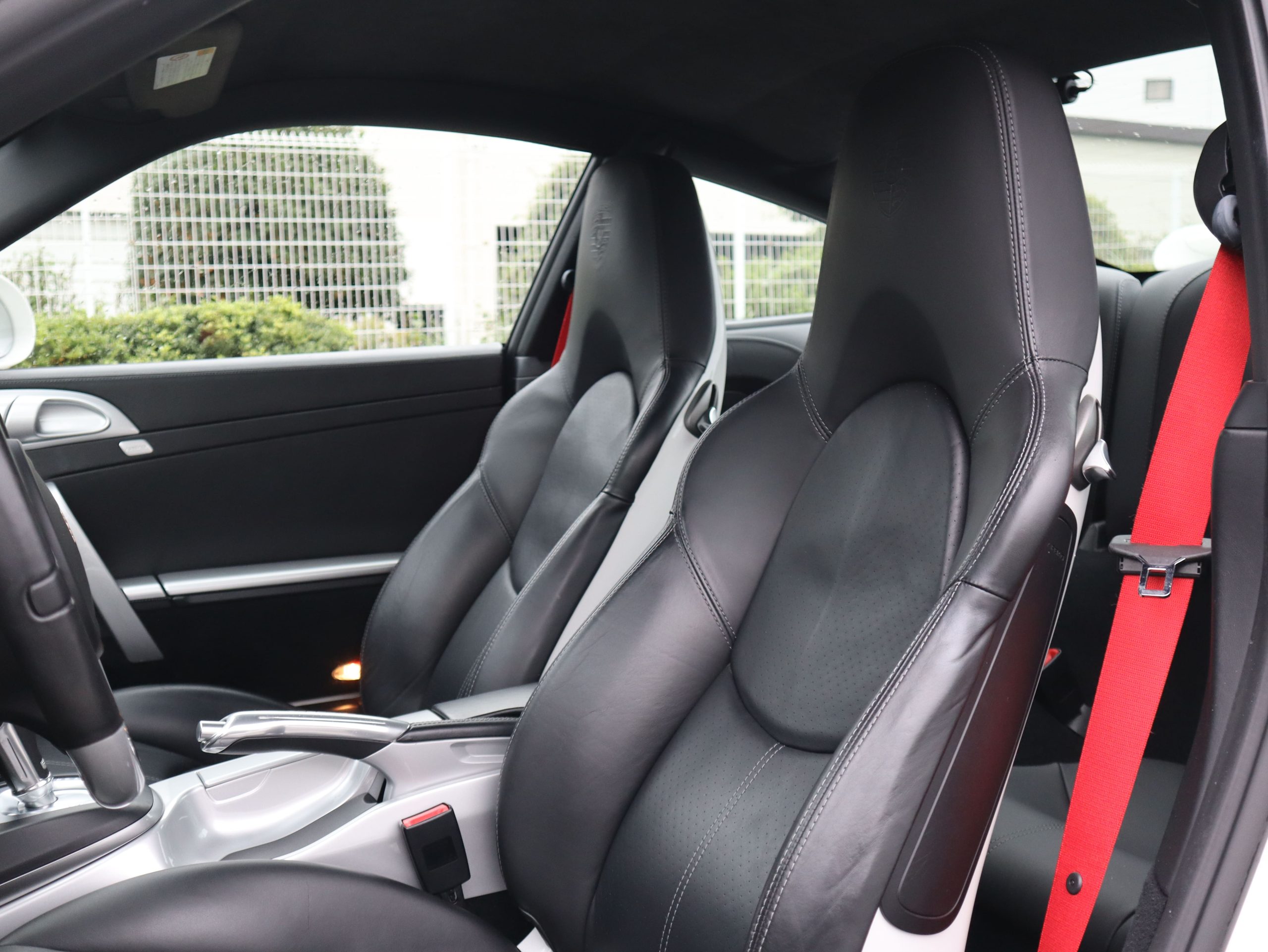 ポルシェ911カレラGTS(Type997.2)PDK<br>純正カップエアロキット<br>レザー&アルミニウムルックインテリア<br>スポーツエグゾーストシステム