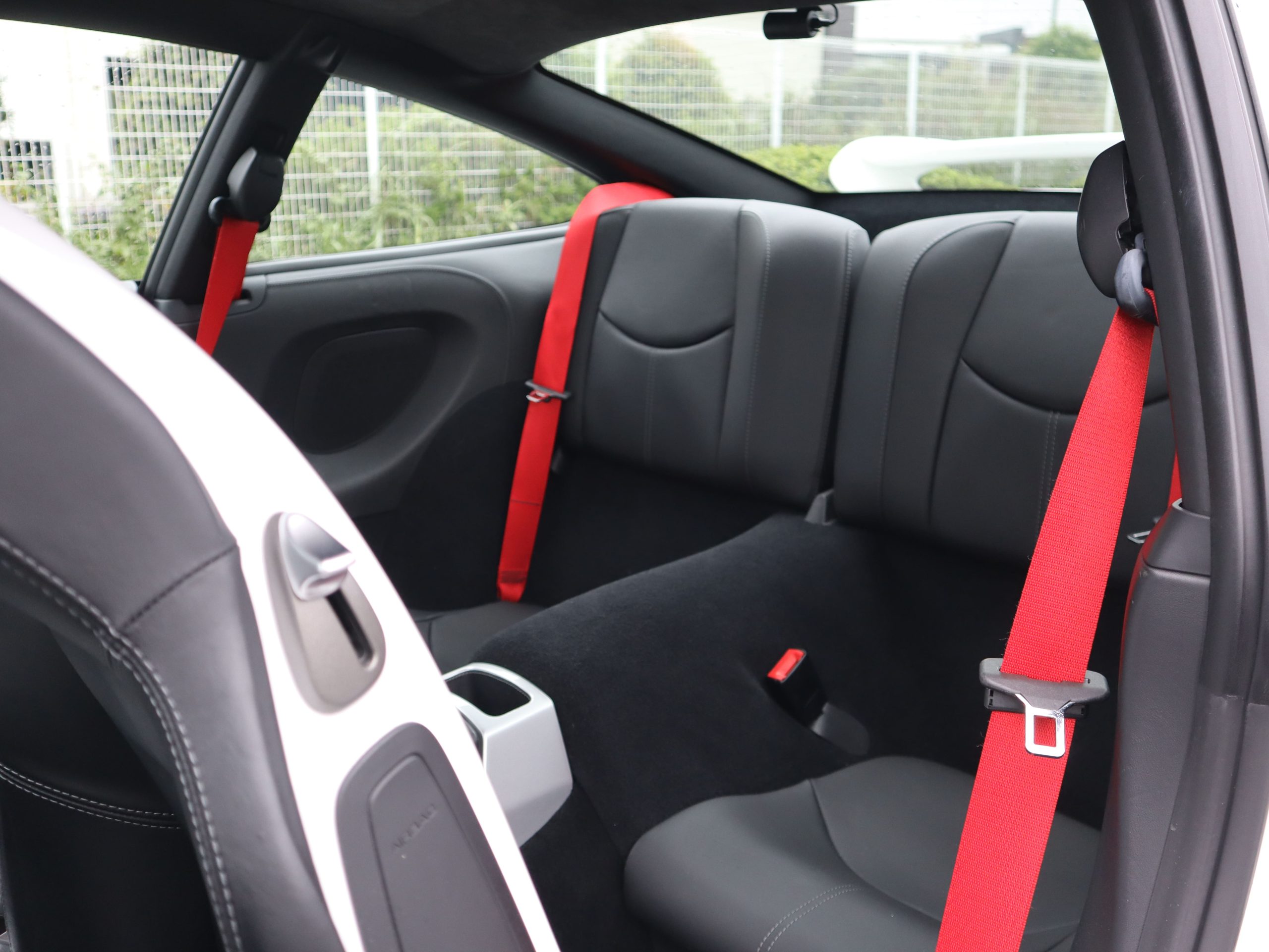 ポルシェ911カレラGTS(Type997.2)PDK<br>純正カップエアロキット<br>レザー&アルミニウムルックインテリア<br>スポーツエグゾーストシステム