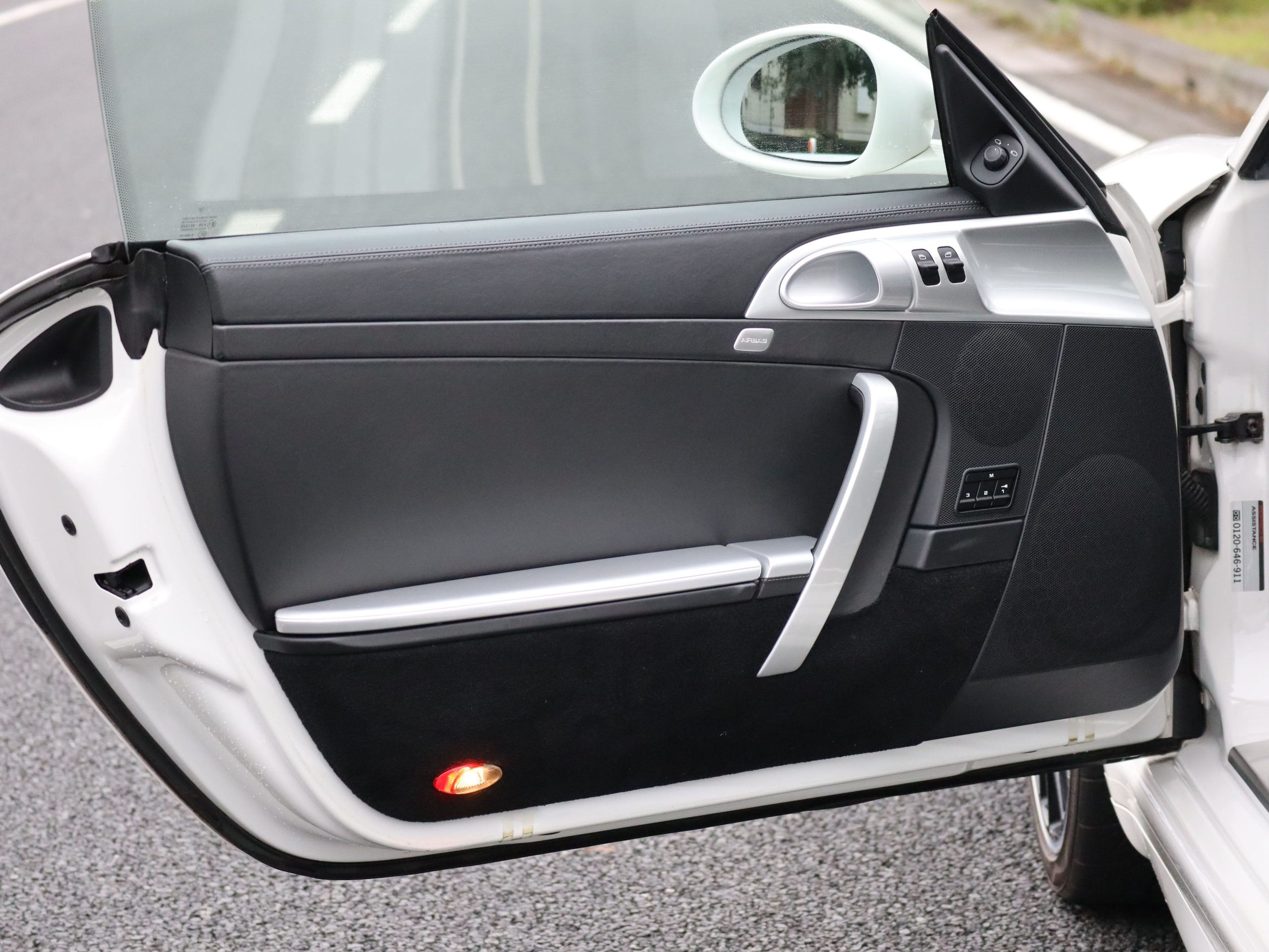 ポルシェ911カレラGTS(Type997.2)PDK<br>純正カップエアロキット<br>レザー&アルミニウムルックインテリア<br>スポーツエグゾーストシステム