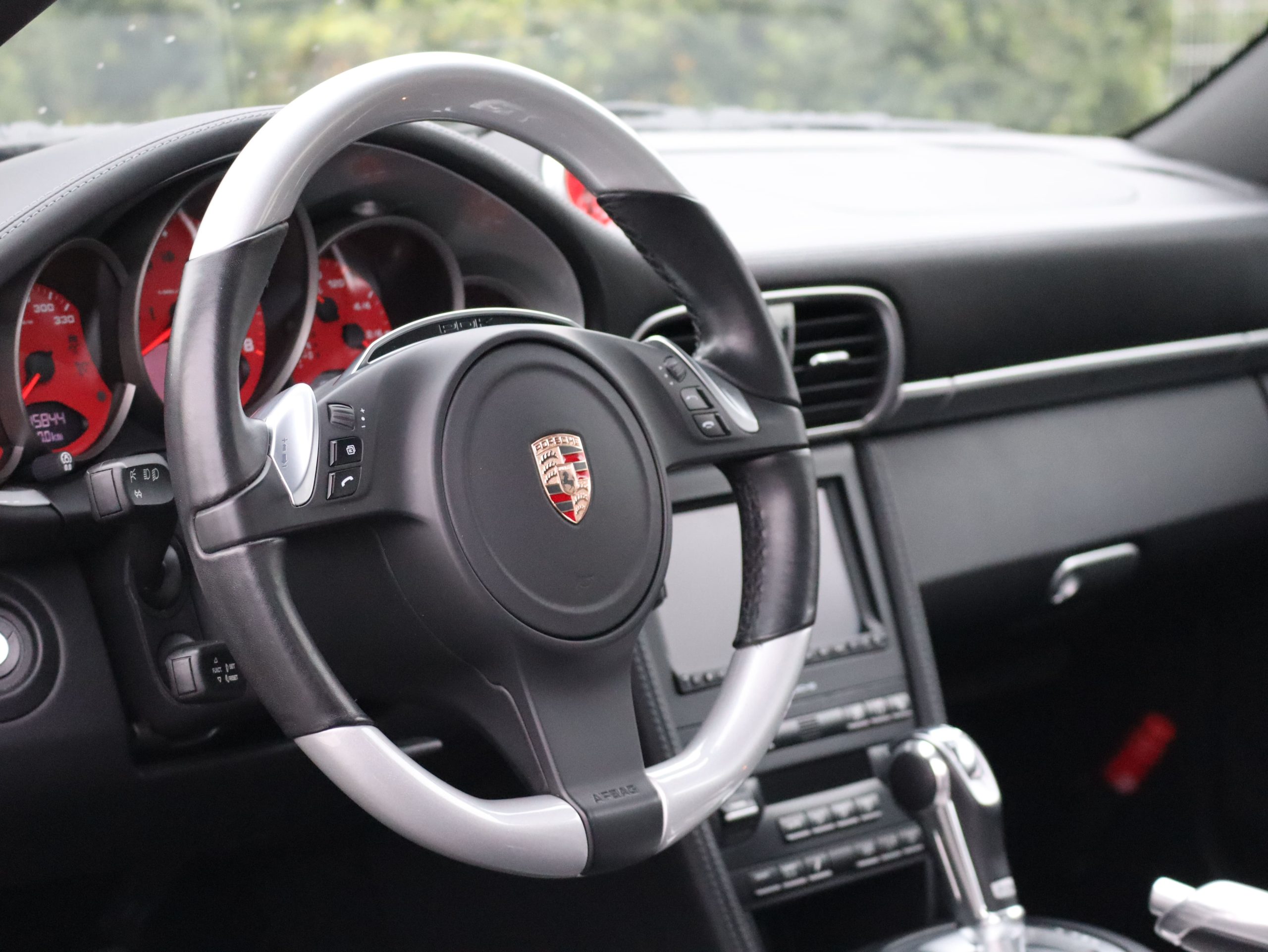 ポルシェ911カレラGTS(Type997.2)PDK<br>純正カップエアロキット<br>レザー&アルミニウムルックインテリア<br>スポーツエグゾーストシステム