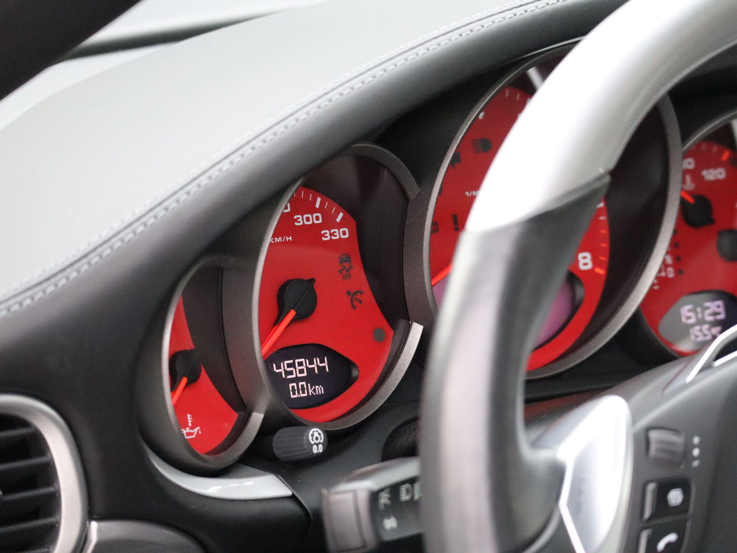 ポルシェ911カレラGTS(Type997.2)PDK<br>純正カップエアロキット<br>レザー&アルミニウムルックインテリア<br>スポーツエグゾーストシステム