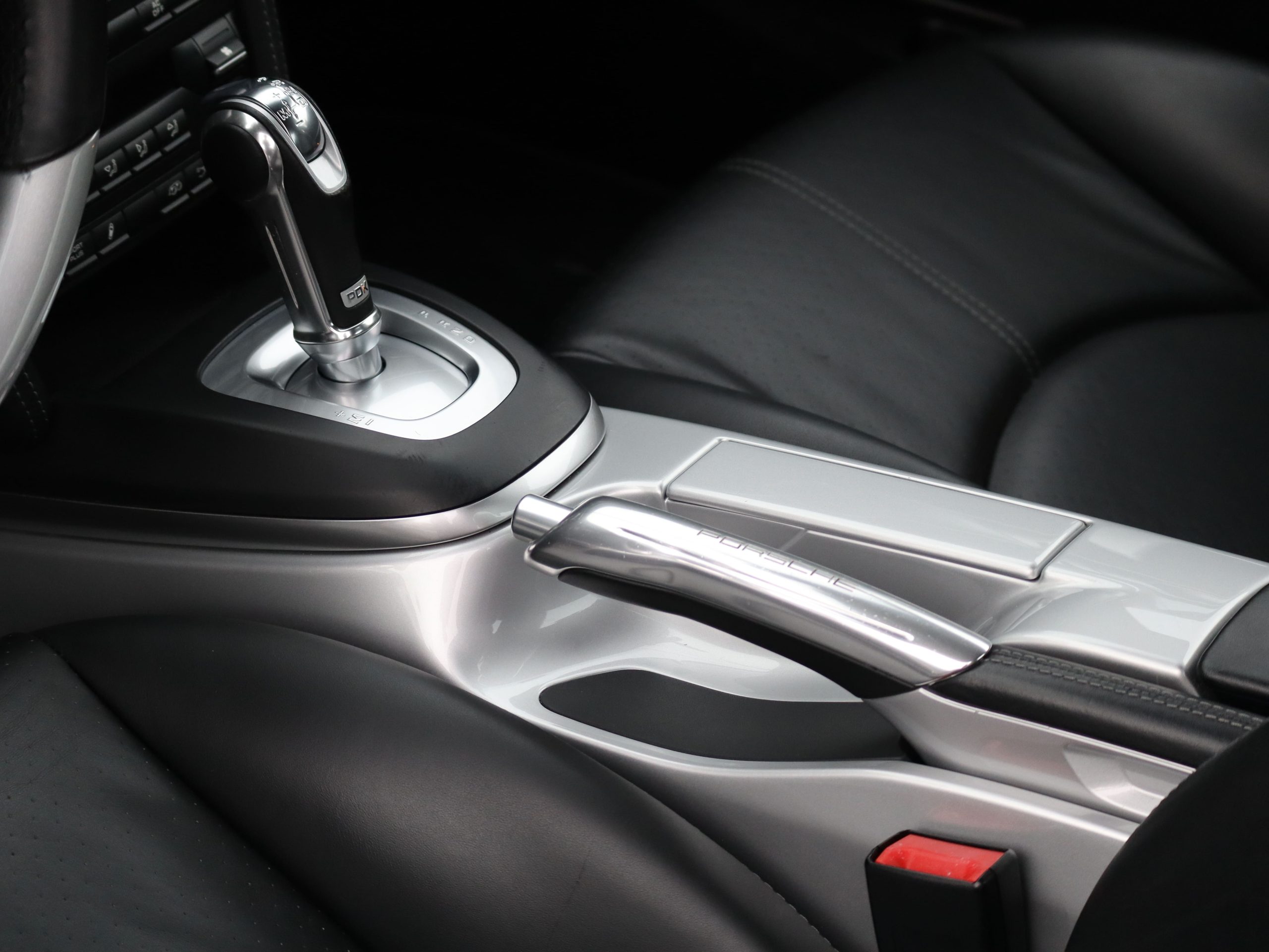 ポルシェ911カレラGTS(Type997.2)PDK<br>純正カップエアロキット<br>レザー&アルミニウムルックインテリア<br>スポーツエグゾーストシステム