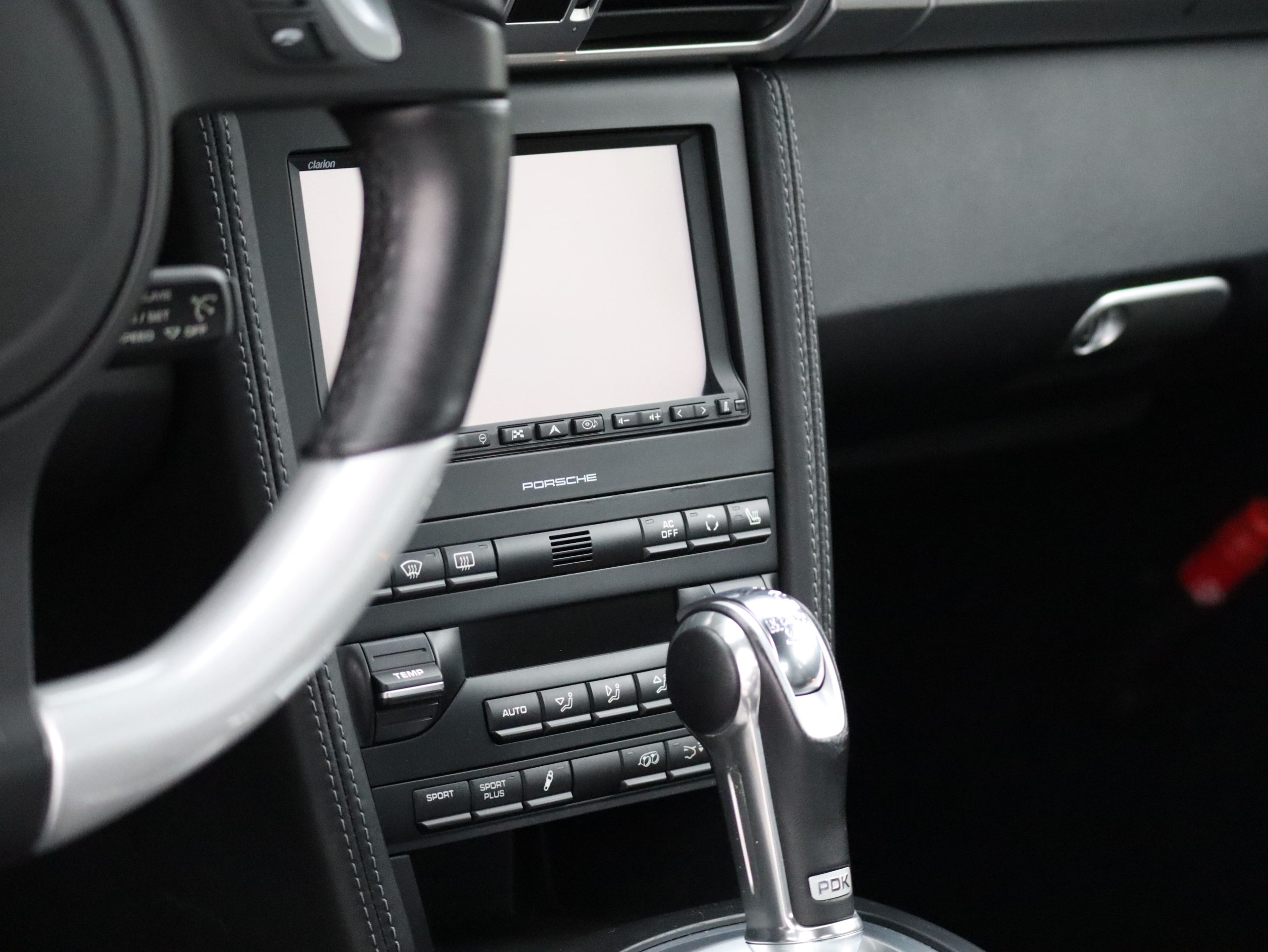 ポルシェ911カレラGTS(Type997.2)PDK<br>純正カップエアロキット<br>レザー&アルミニウムルックインテリア<br>スポーツエグゾーストシステム