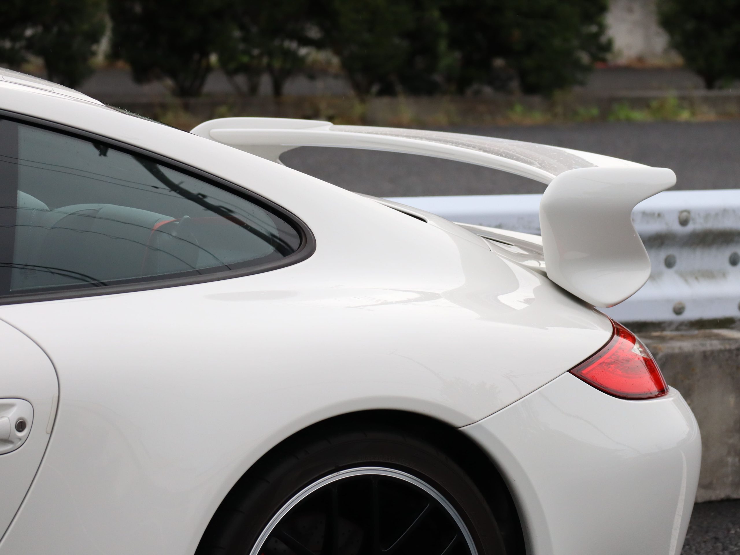 ポルシェ911カレラGTS(Type997.2)PDK<br>純正カップエアロキット<br>レザー&アルミニウムルックインテリア<br>スポーツエグゾーストシステム