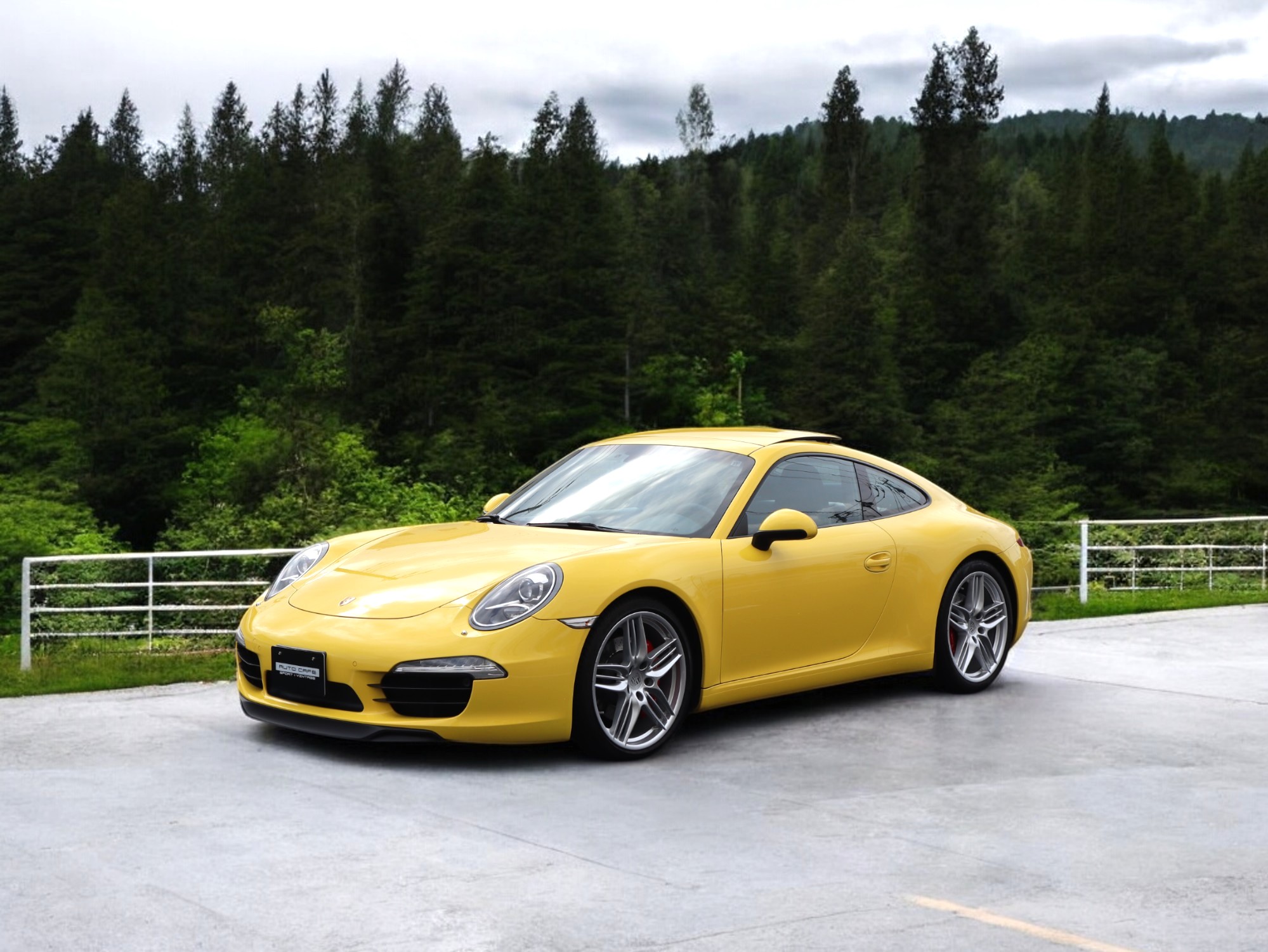 ポルシェ911カレラS（Type991.1）PDK<br>ブルーレザーインテリア<br>シートベンチレーション<br>電動サンルーフシステム<br>スポーツエグゾーストシステム<br>スポーツクロノパッケージ