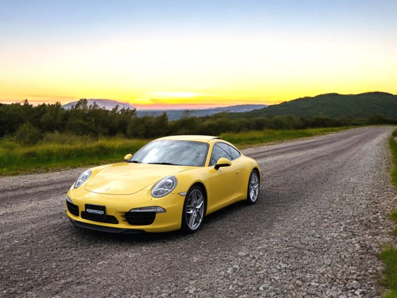 ポルシェ911カレラS（Type991.1）PDK<br>ブルーレザーインテリア<br>シートベンチレーション<br>電動サンルーフシステム<br>スポーツエグゾーストシステム<br>スポーツクロノパッケージ