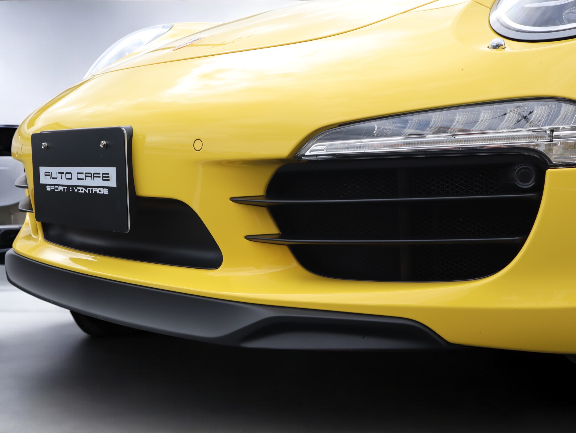 ポルシェ911カレラS（Type991.1）PDK<br>ブルーレザーインテリア<br>シートベンチレーション<br>電動サンルーフシステム<br>スポーツエグゾーストシステム<br>スポーツクロノパッケージ