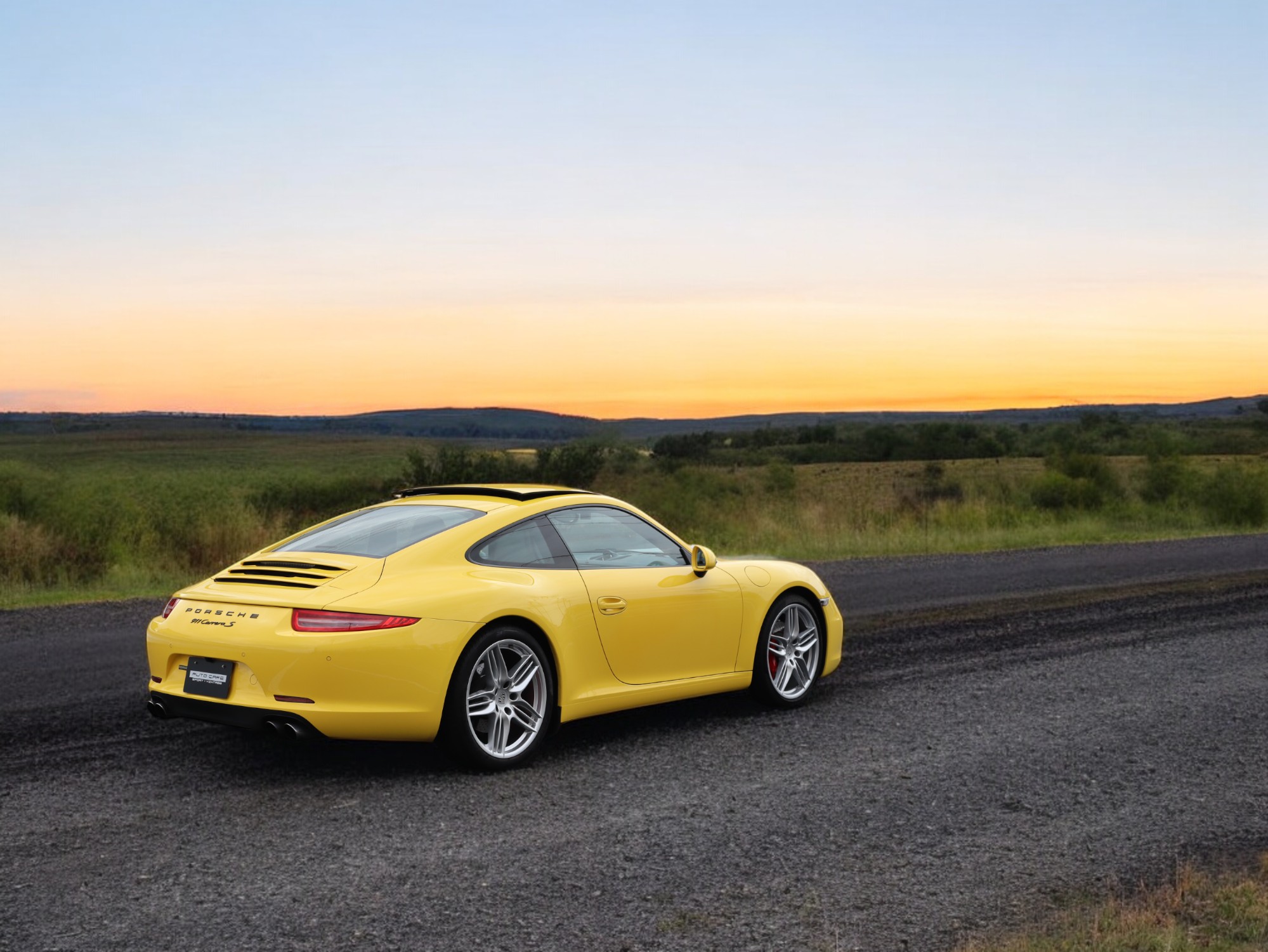 ポルシェ911カレラS（Type991.1）PDK<br>ブルーレザーインテリア<br>シートベンチレーション<br>電動サンルーフシステム<br>スポーツエグゾーストシステム<br>スポーツクロノパッケージ