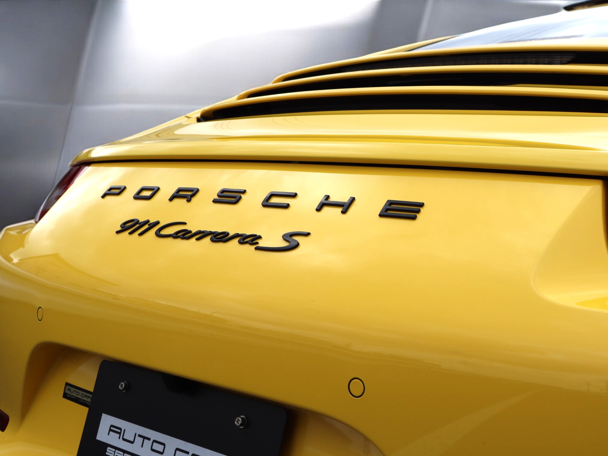 ポルシェ911カレラS（Type991.1）PDK<br>ブルーレザーインテリア<br>シートベンチレーション<br>電動サンルーフシステム<br>スポーツエグゾーストシステム<br>スポーツクロノパッケージ