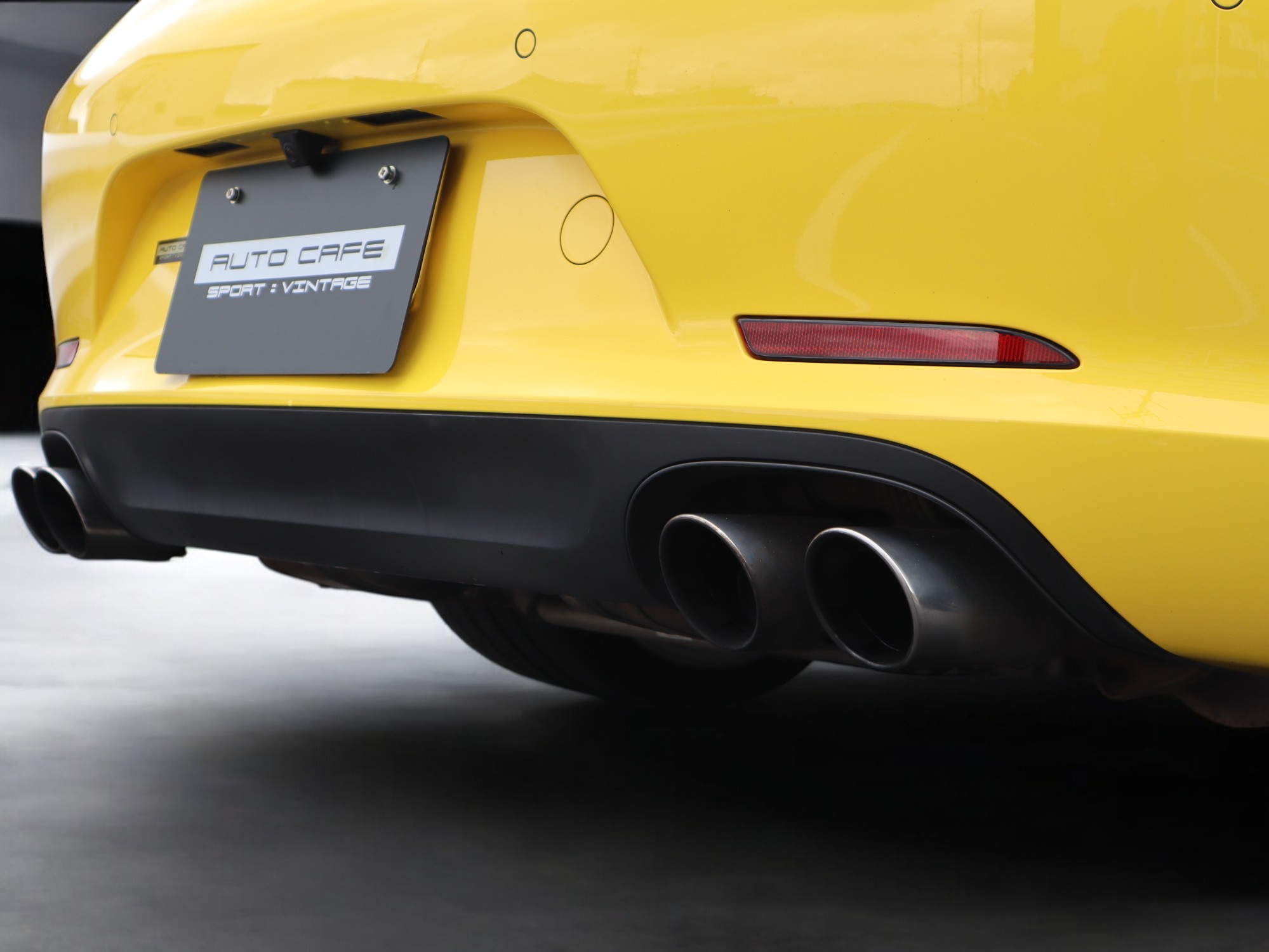 ポルシェ911カレラS（Type991.1）PDK<br>ブルーレザーインテリア<br>シートベンチレーション<br>電動サンルーフシステム<br>スポーツエグゾーストシステム<br>スポーツクロノパッケージ