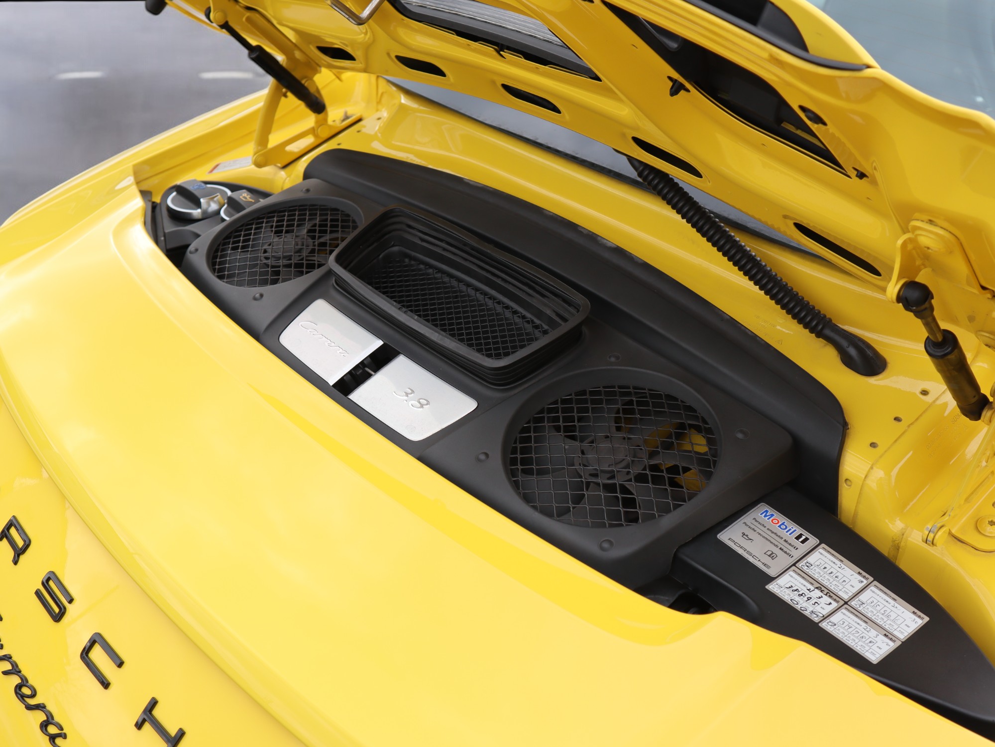ポルシェ911カレラS（Type991.1）PDK<br>ブルーレザーインテリア<br>シートベンチレーション<br>電動サンルーフシステム<br>スポーツエグゾーストシステム<br>スポーツクロノパッケージ