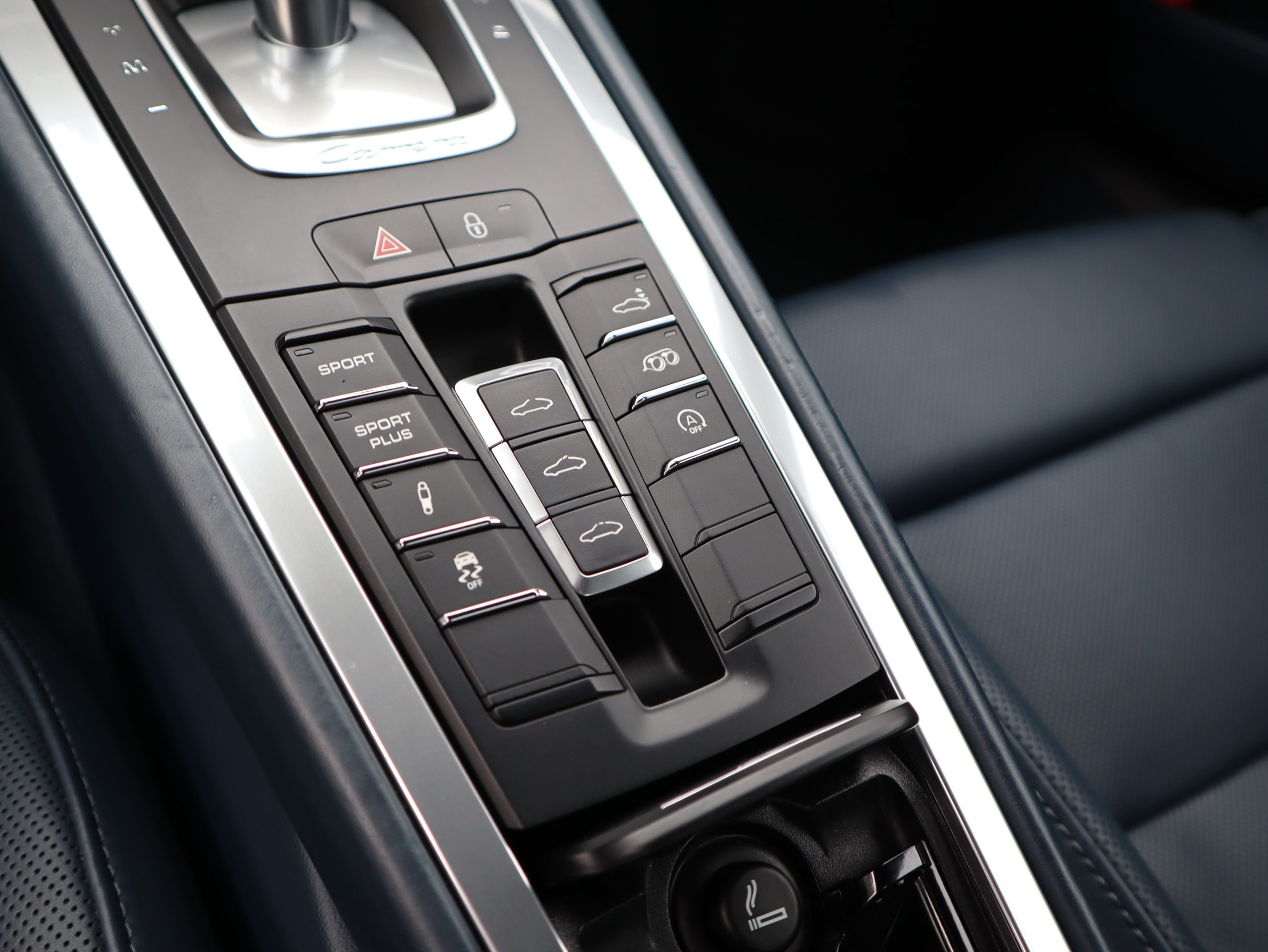 ポルシェ911カレラS（Type991.1）PDK<br>ブルーレザーインテリア<br>シートベンチレーション<br>電動サンルーフシステム<br>スポーツエグゾーストシステム<br>スポーツクロノパッケージ