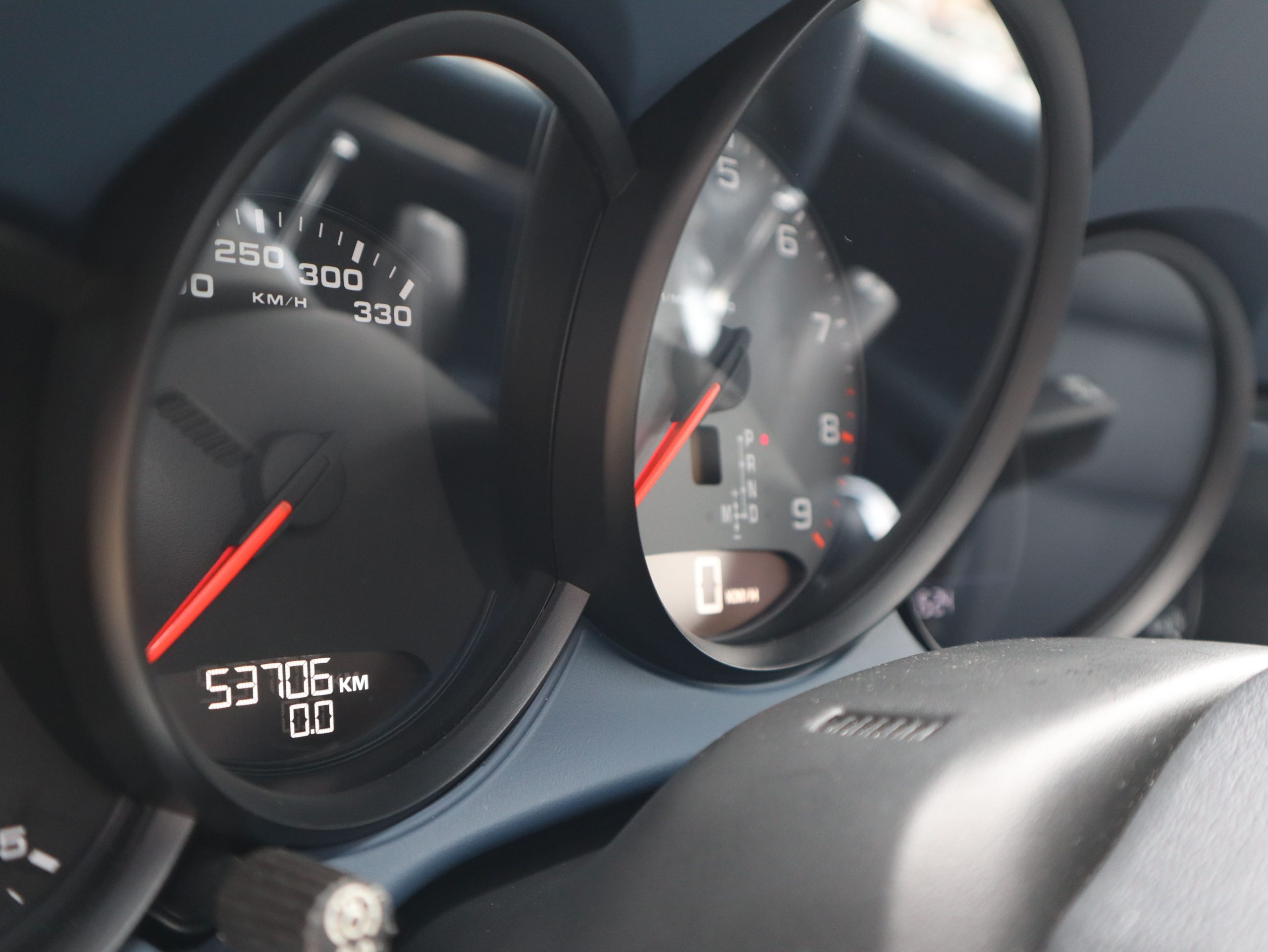 ポルシェ911カレラS（Type991.1）PDK<br>ブルーレザーインテリア<br>シートベンチレーション<br>電動サンルーフシステム<br>スポーツエグゾーストシステム<br>スポーツクロノパッケージ