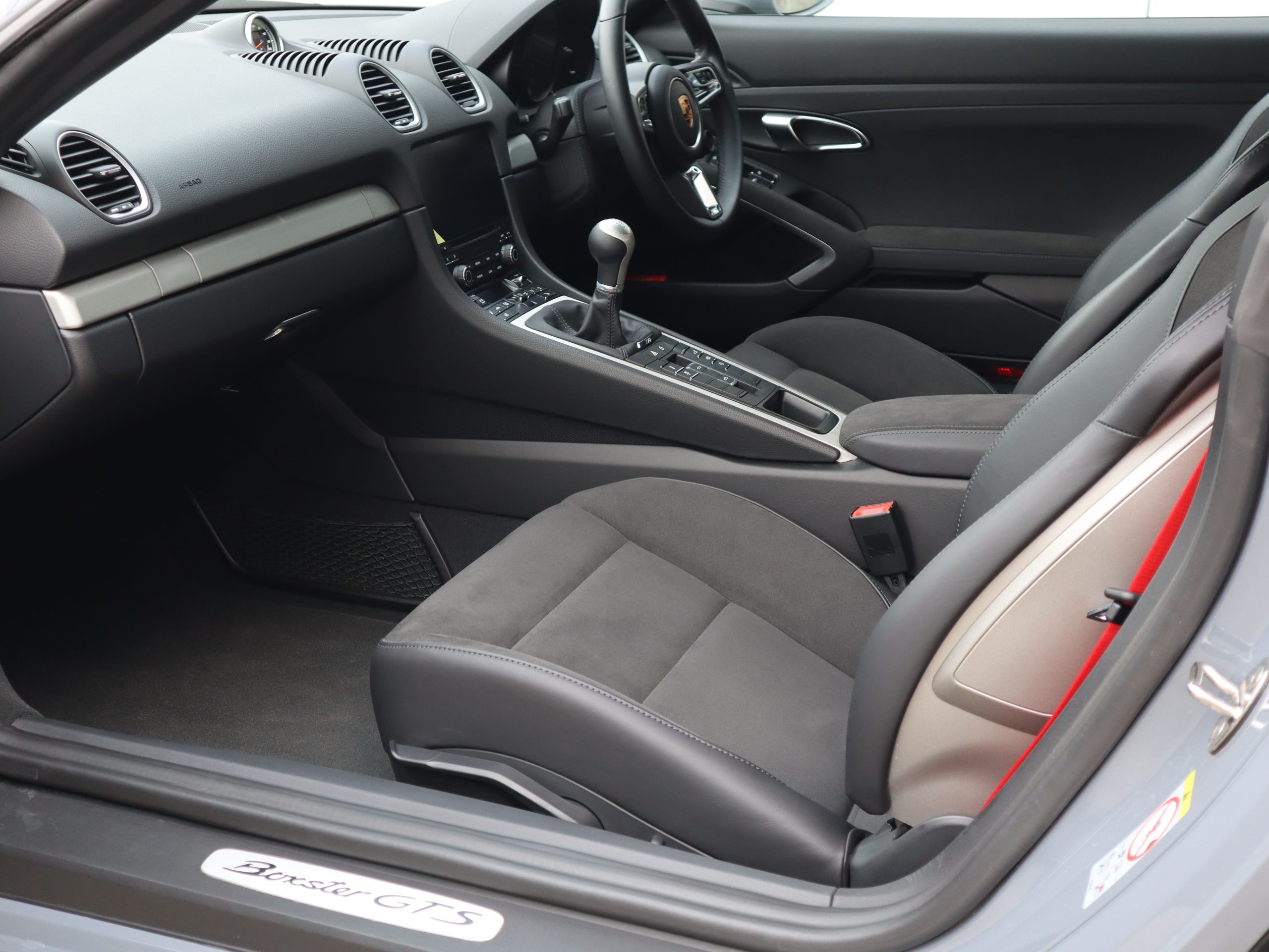 ポルシェ718ボクスターGTS4.0（Type982）6MT<br>アークティックグレー<br>スポーツクロノパッケージ<br>スポーツエグゾーストシステム<br>PDLS+含むLEDヘッドライト<br>ポルシェトルクベクタリング<br>20インチ718Sportホイール