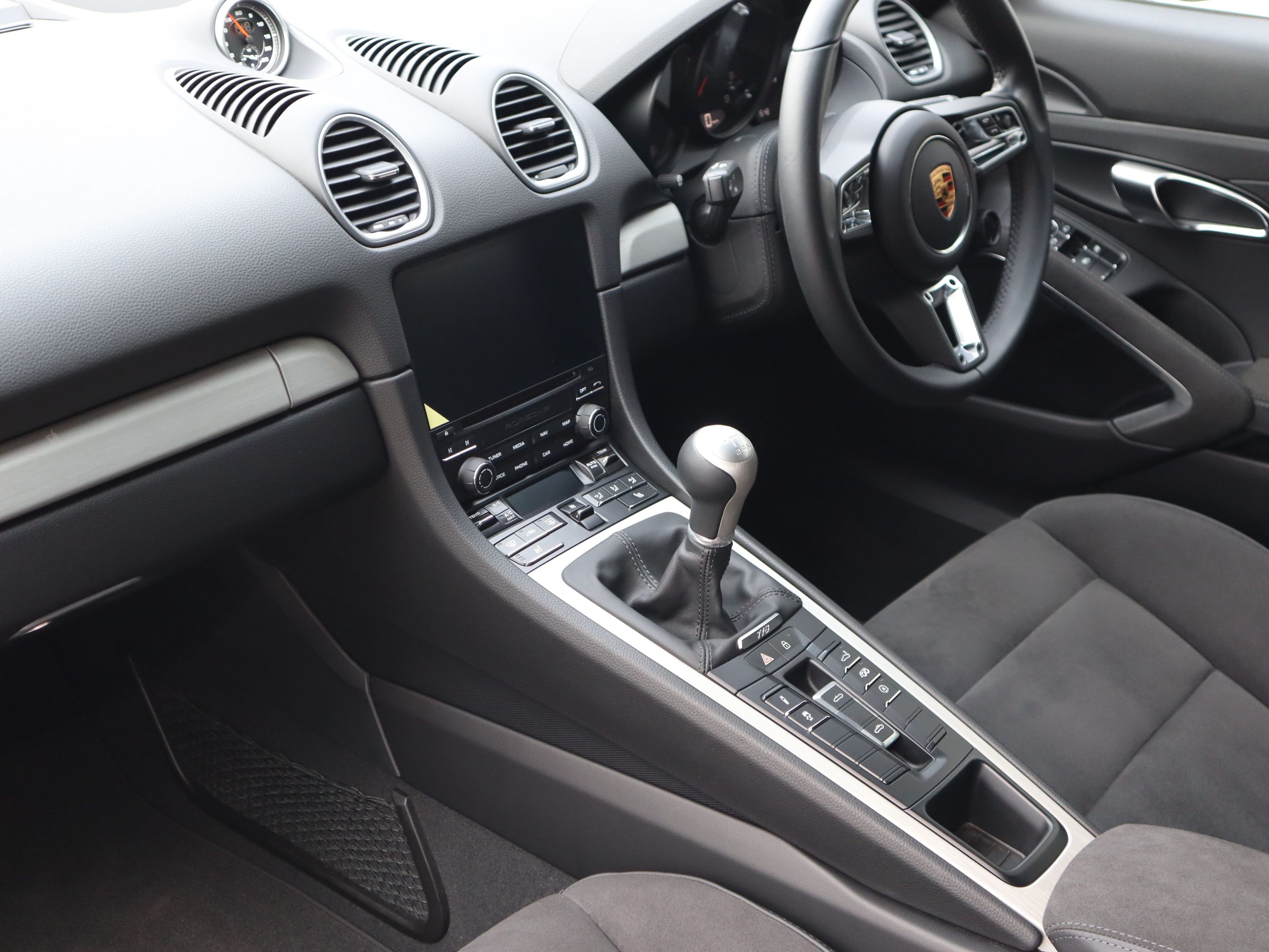 ポルシェ718ボクスターGTS4.0（Type982）6MT<br>アークティックグレー<br>スポーツクロノパッケージ<br>スポーツエグゾーストシステム<br>PDLS+含むLEDヘッドライト<br>ポルシェトルクベクタリング<br>20インチ718Sportホイール