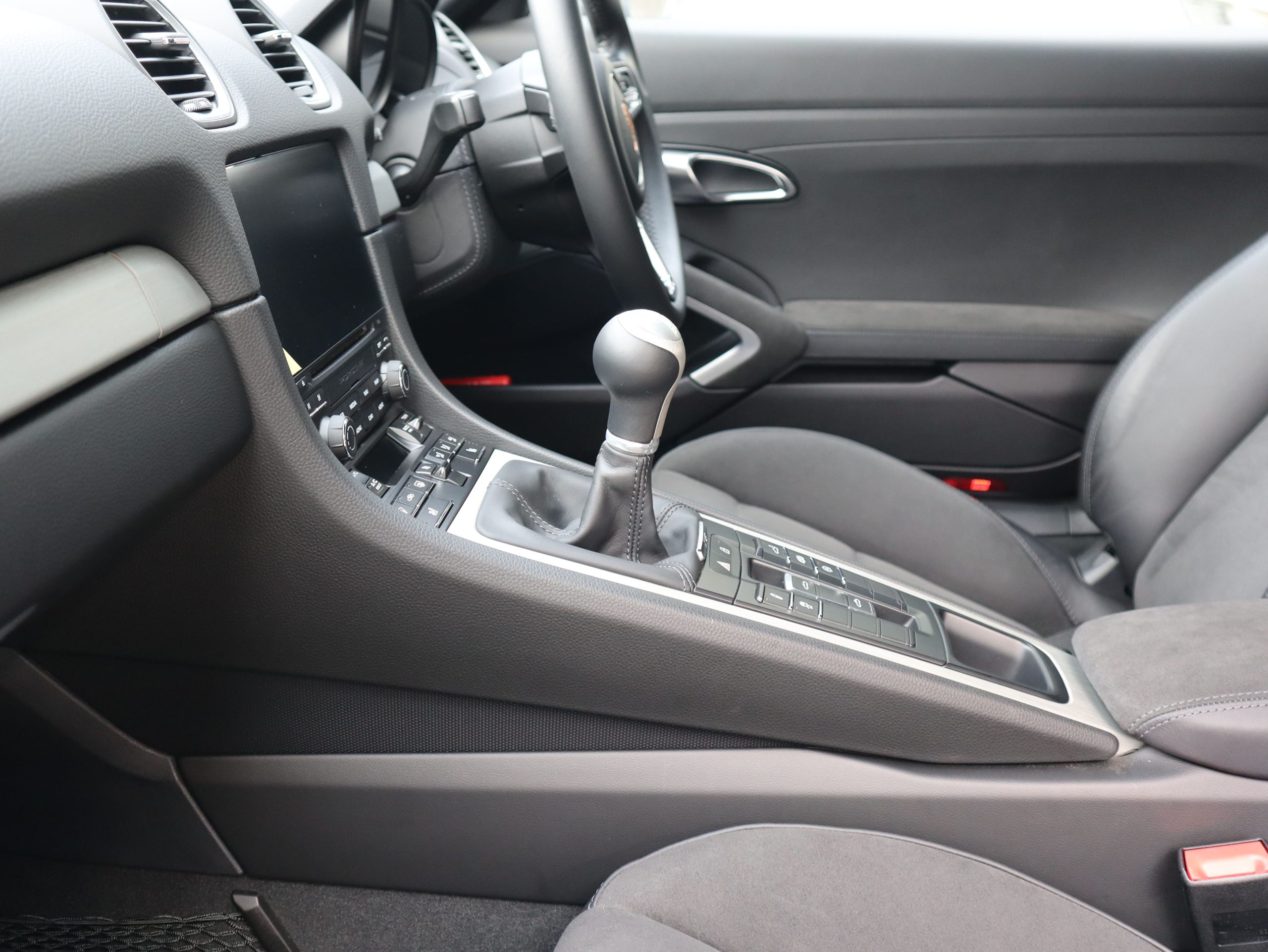 ポルシェ718ボクスターGTS4.0（Type982）6MT<br>アークティックグレー<br>スポーツクロノパッケージ<br>スポーツエグゾーストシステム<br>PDLS+含むLEDヘッドライト<br>ポルシェトルクベクタリング<br>20インチ718Sportホイール