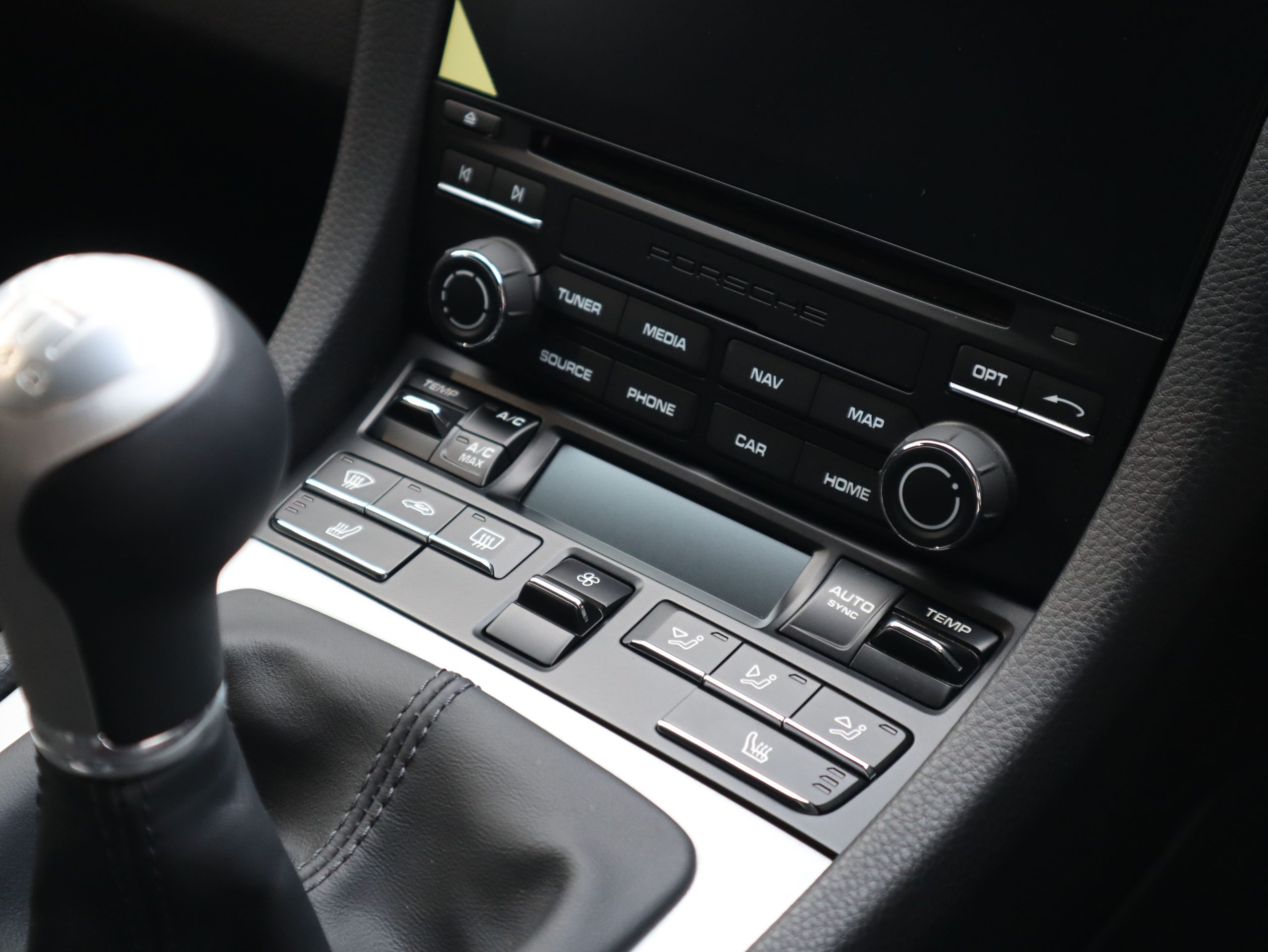 ポルシェ718ボクスターGTS4.0（Type982）6MT<br>アークティックグレー<br>スポーツクロノパッケージ<br>スポーツエグゾーストシステム<br>PDLS+含むLEDヘッドライト<br>ポルシェトルクベクタリング<br>20インチ718Sportホイール