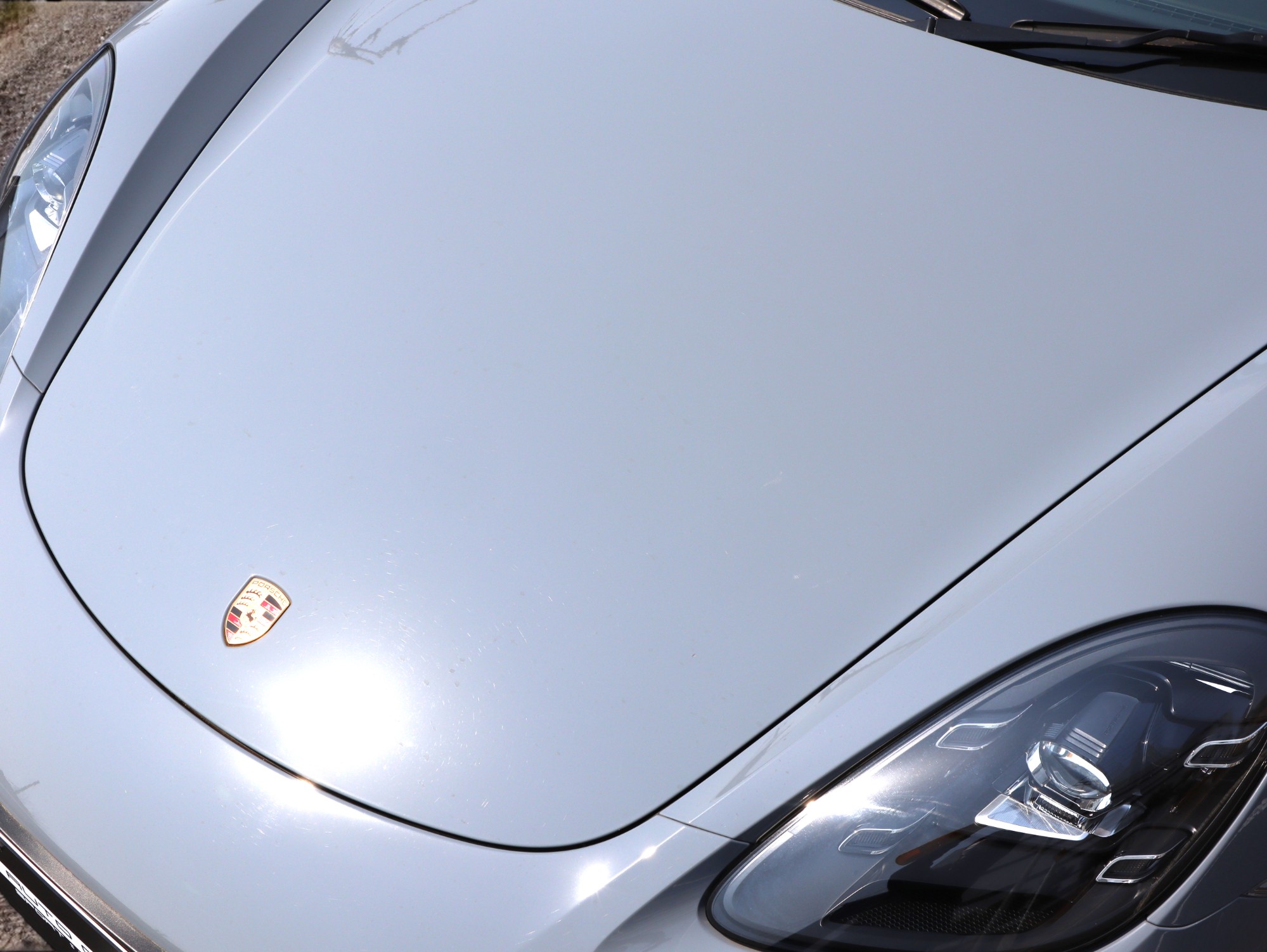 ポルシェ718ボクスターGTS4.0（Type982）6MT<br>アークティックグレー<br>スポーツクロノパッケージ<br>スポーツエグゾーストシステム<br>PDLS+含むLEDヘッドライト<br>ポルシェトルクベクタリング<br>20インチ718Sportホイール