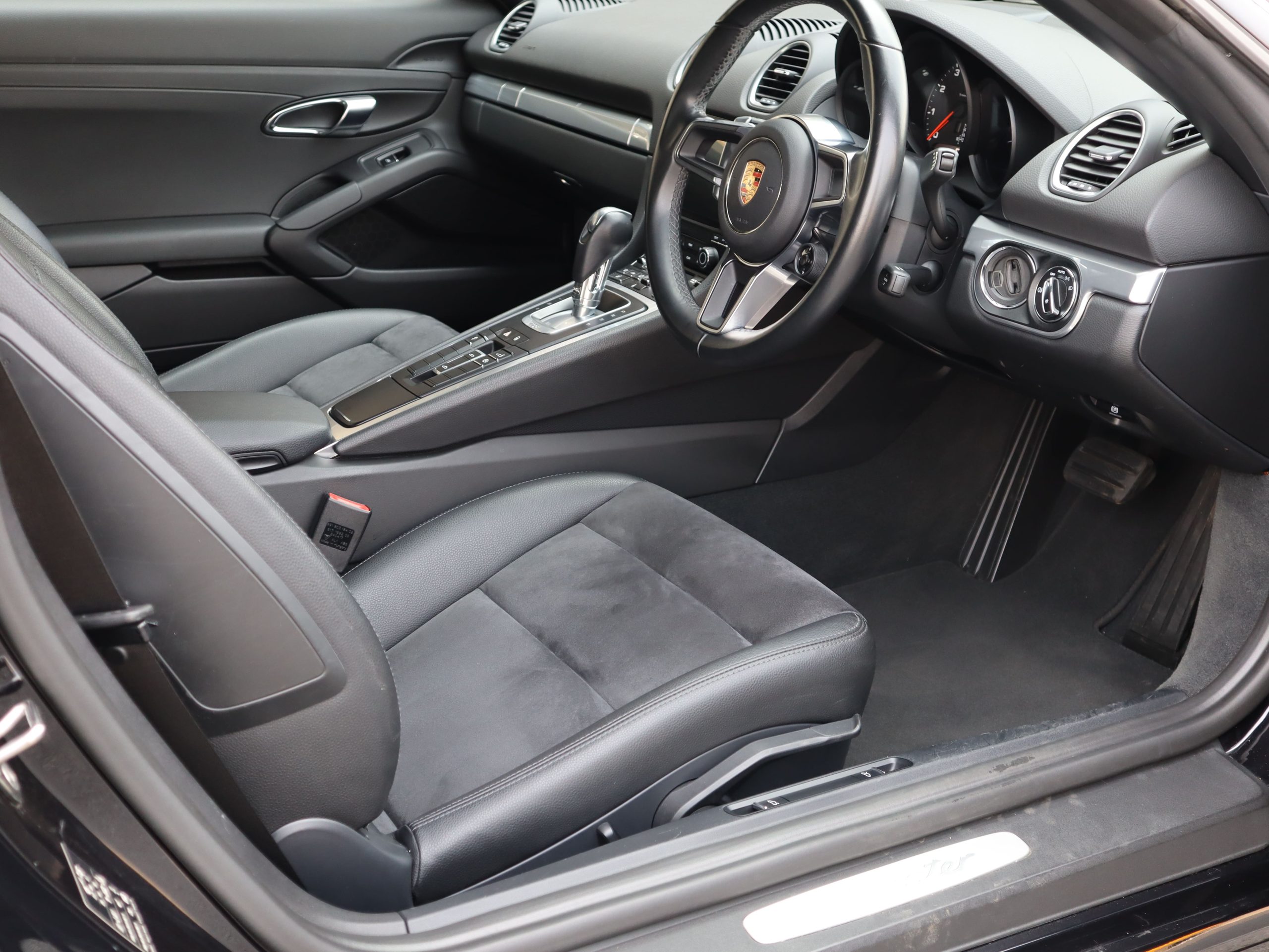 718ボクスター（Type982）PDK<br>スポーツクロノパッケージ<br>電動可倒式ドアミラー<br>シートヒーター<br>パークセンサー