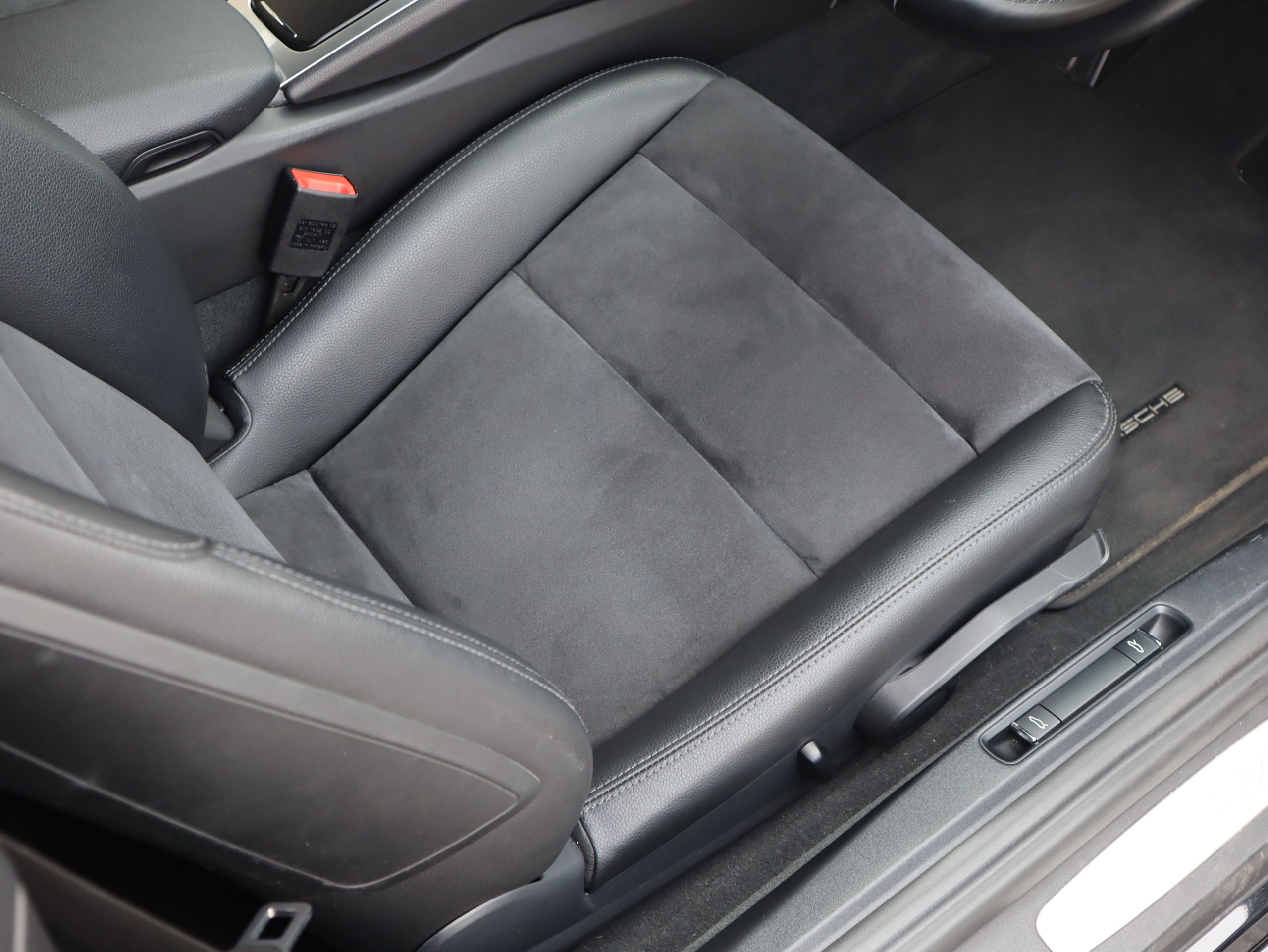 718ボクスター（Type982）PDK<br>スポーツクロノパッケージ<br>電動可倒式ドアミラー<br>シートヒーター<br>パークセンサー