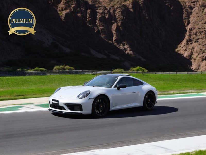 ポルシェ911カレラ4GTS（Type992）PDK<br>フロントアクスルリフトシステム<br>リアアクスルステアリング<br>GTS＆マットカーボンインテリアPKG<br>ハイグロスエクステリアPKG<br>チルト/スライド式電動ガラスサンルーフ