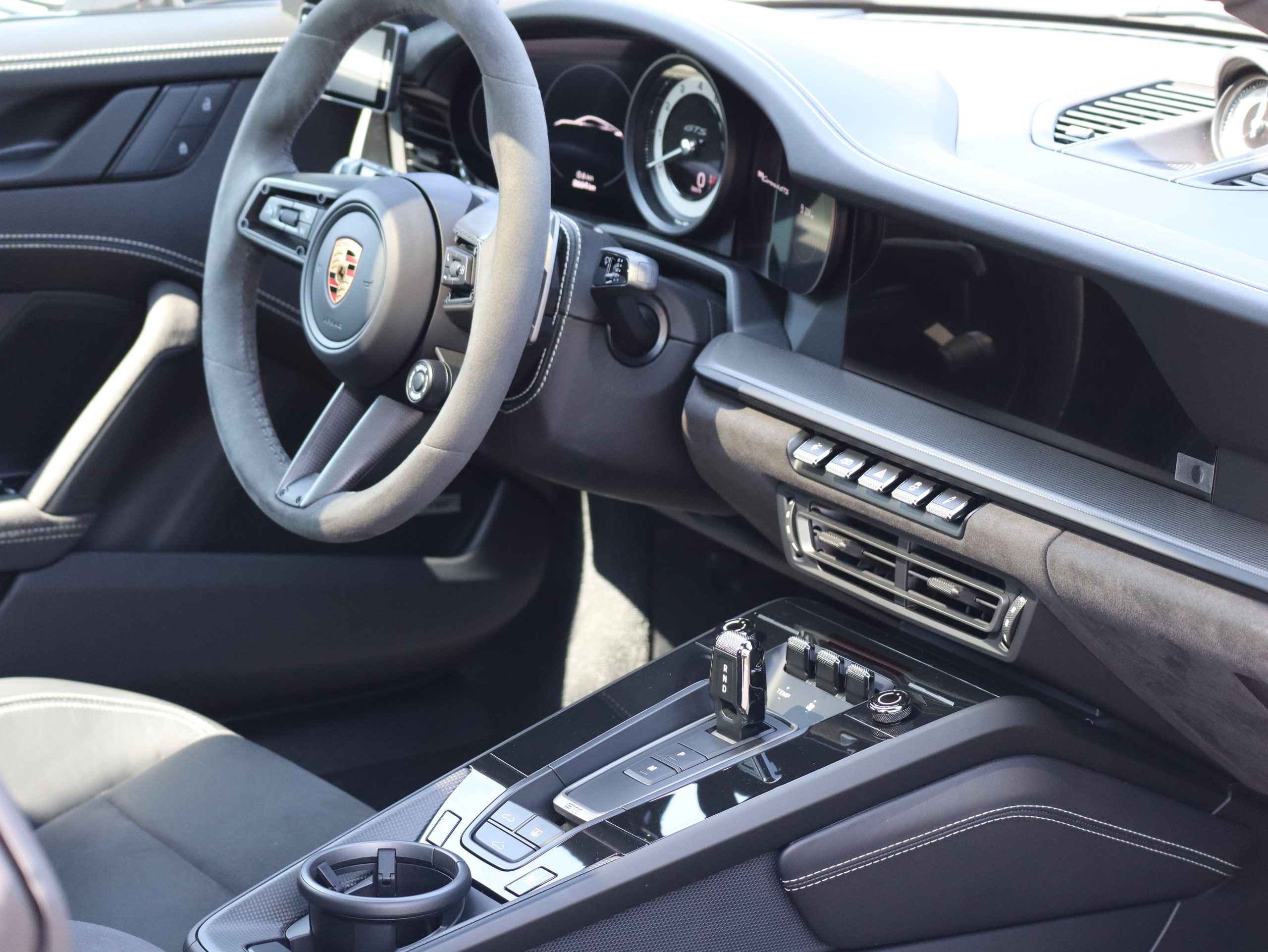ポルシェ911カレラ4GTS（Type992.1）PDK<br>オプション総額600万円！<br>詳細は車両ページにてご確認いただけます！