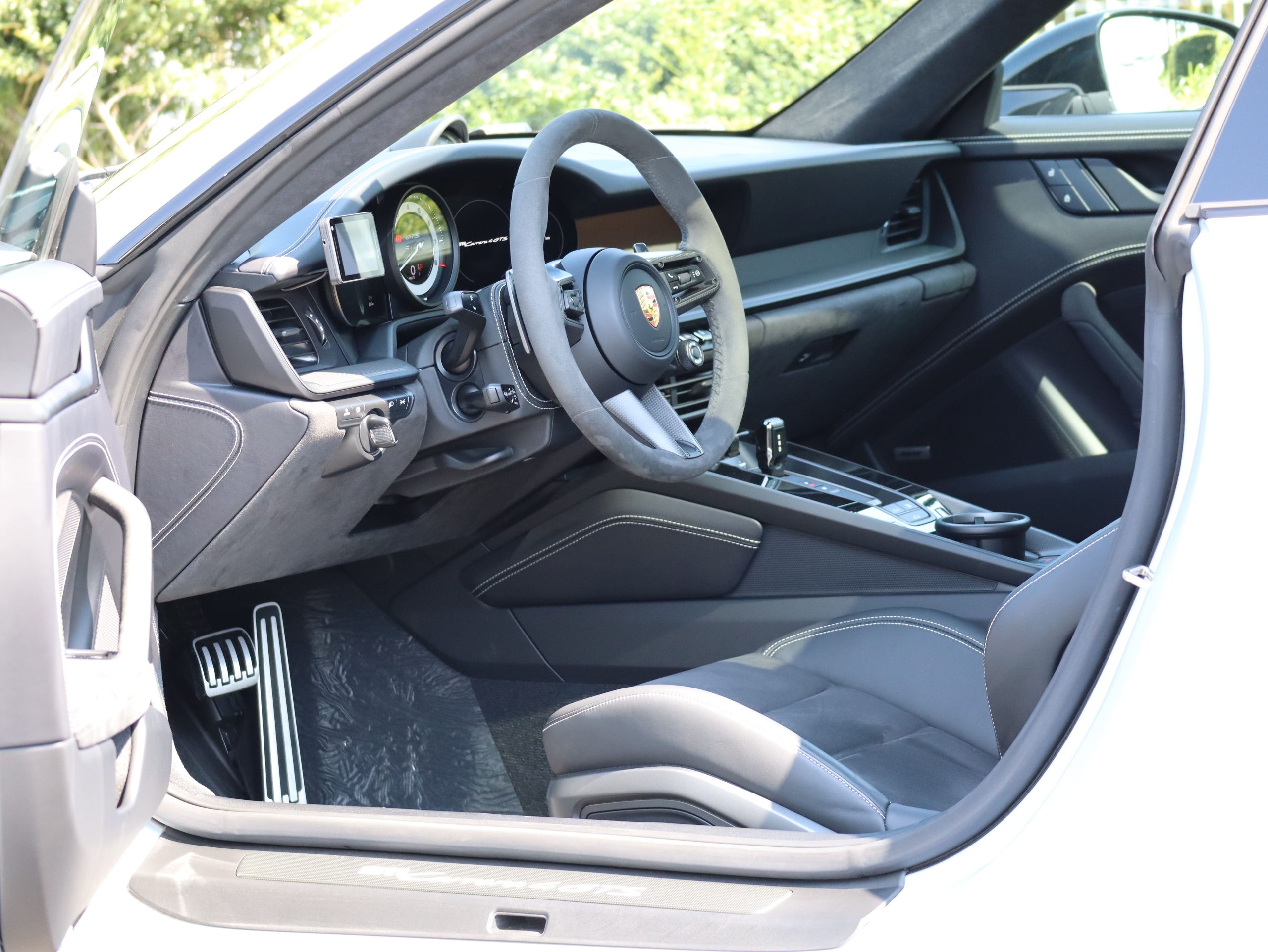 ポルシェ911カレラ4GTS（Type992.1）PDK<br>オプション総額600万円！<br>詳細は車両ページにてご確認いただけます！