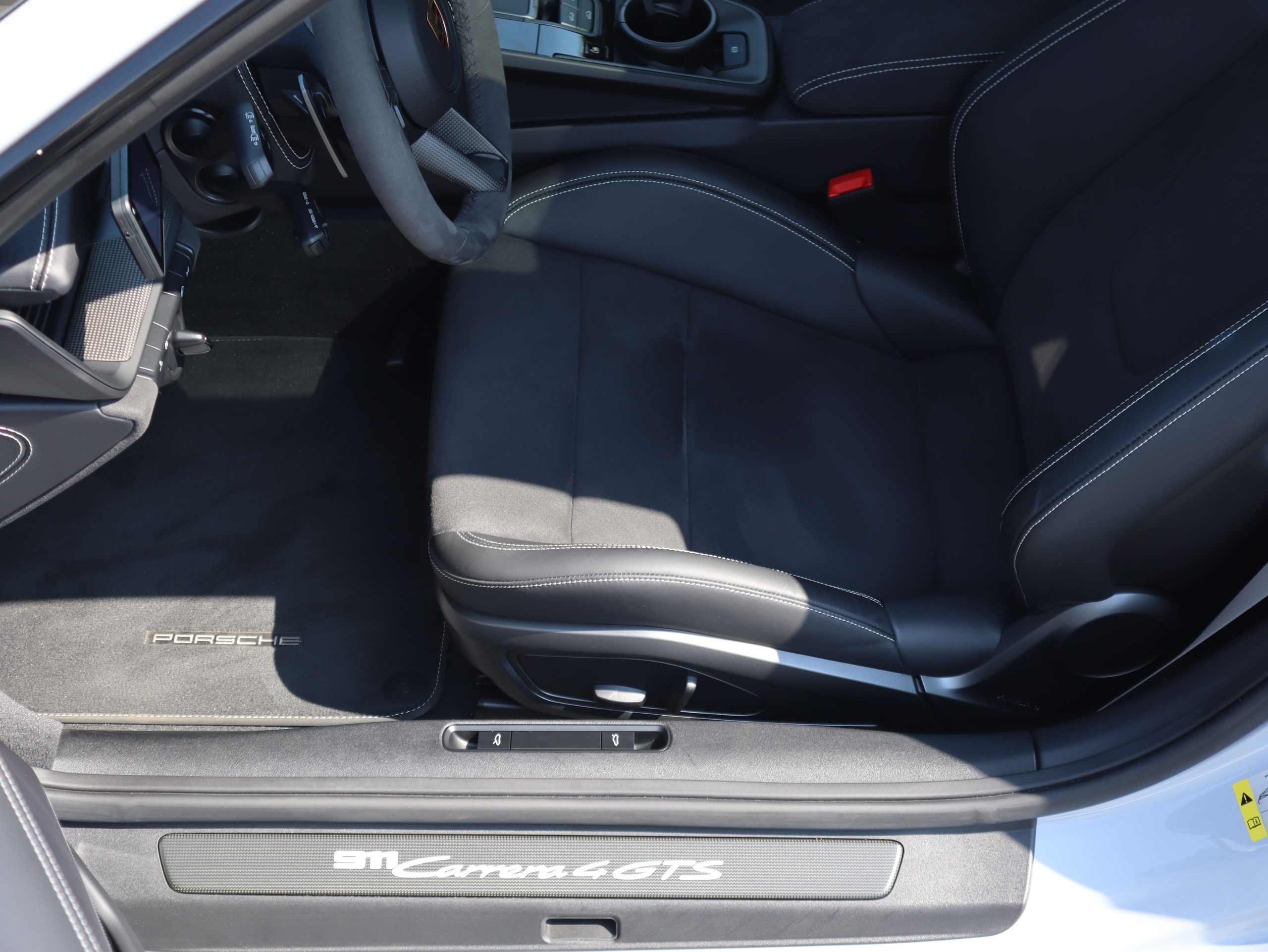 ポルシェ911カレラ4GTS（Type992.1）PDK<br>オプション総額600万円！<br>詳細は車両ページにてご確認いただけます！