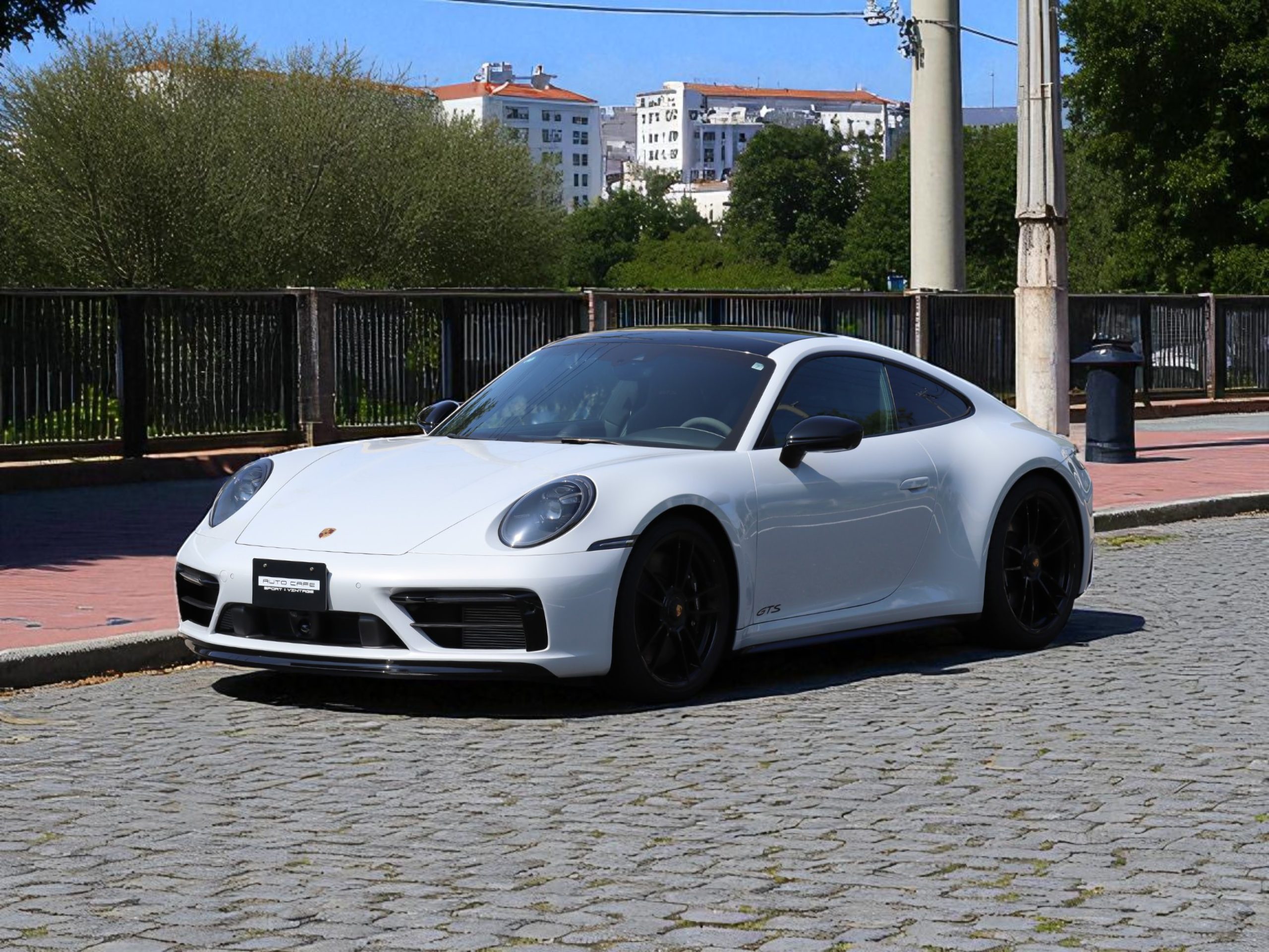 ポルシェ911カレラ4GTS（Type992.1）PDK<br>オプション総額600万円！<br>詳細は車両ページにてご確認いただけます！