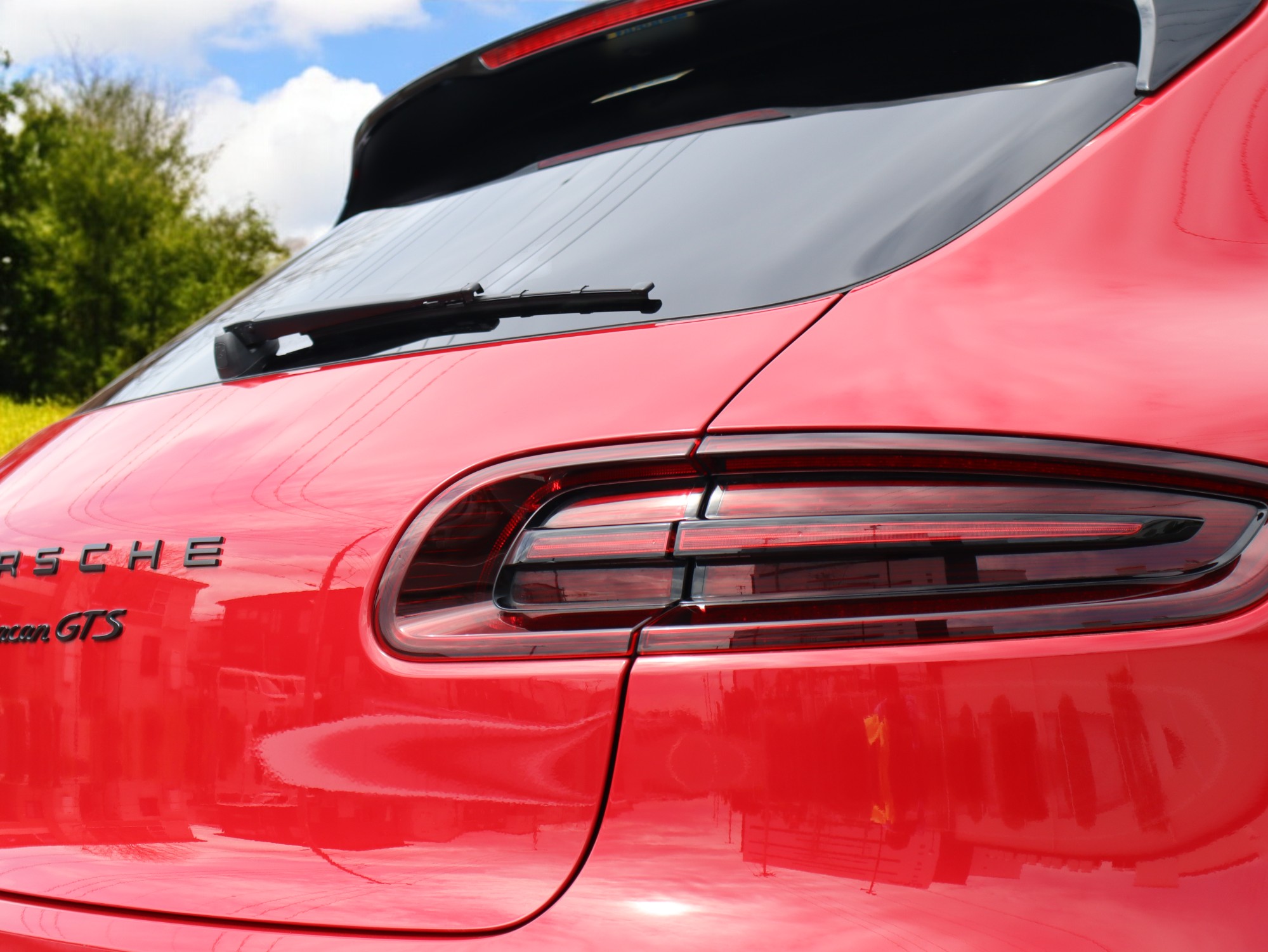 マカンGTS（Type1）<br>ツートンレザーインテリアパッケージ<br>スポーツエグゾーストシステム<br>ドライバーメモリーパッケージ<br>サラウンドビューモニター