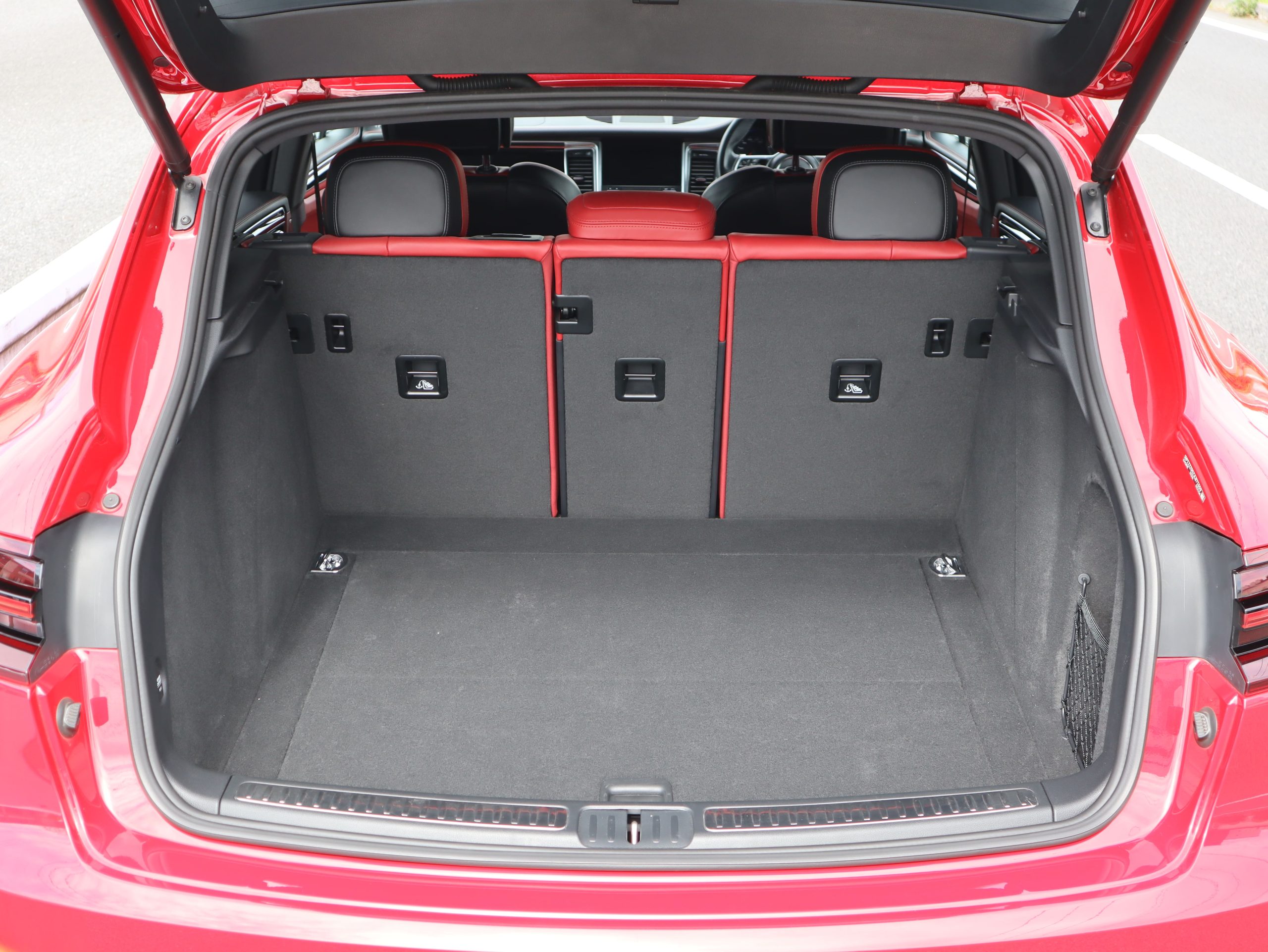 マカンGTS（Type1）<br>ツートンレザーインテリアパッケージ<br>スポーツエグゾーストシステム<br>ドライバーメモリーパッケージ<br>サラウンドビューモニター