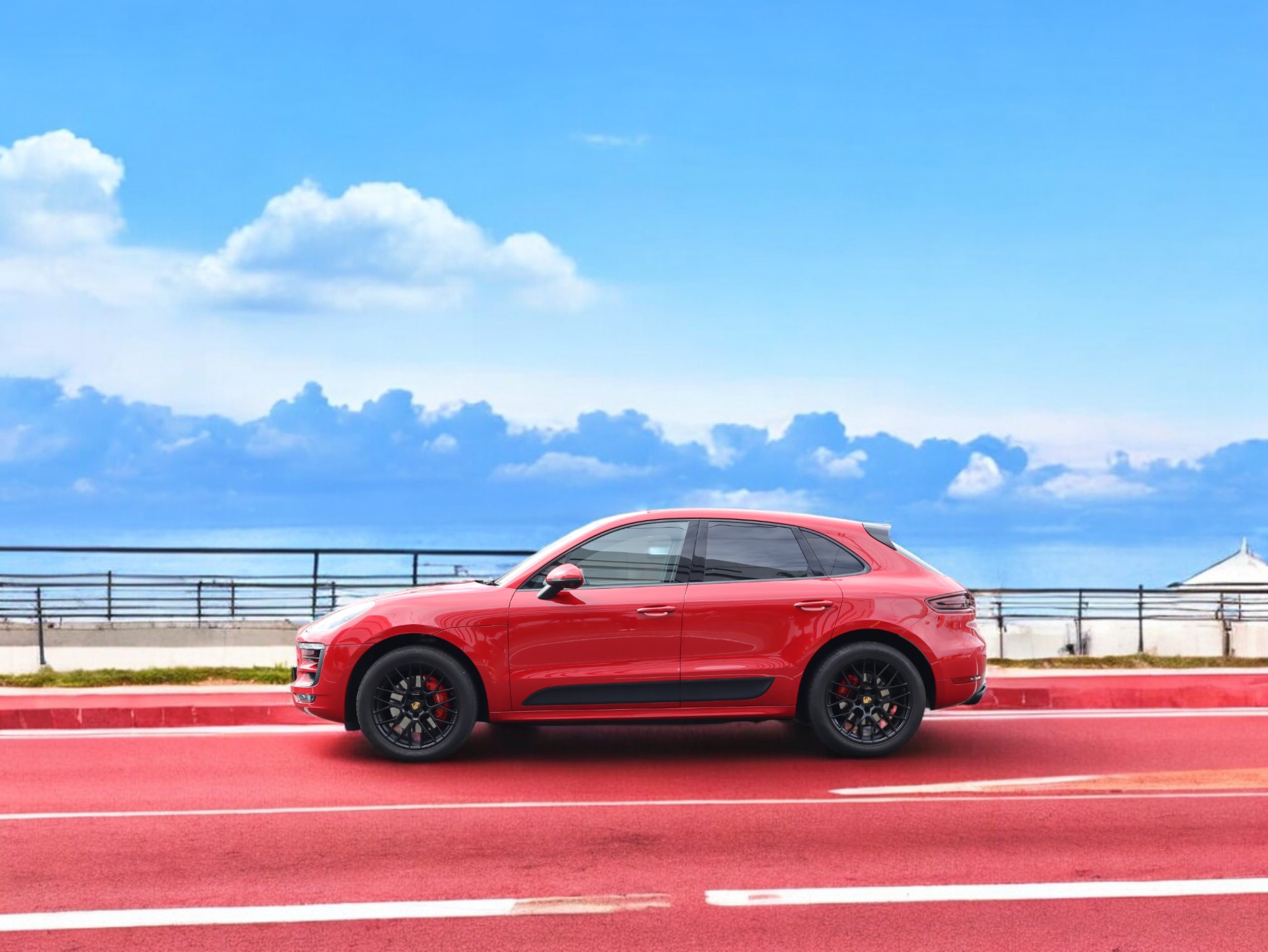 マカンGTS（Type1）<br>ツートンレザーインテリアパッケージ<br>スポーツエグゾーストシステム<br>ドライバーメモリーパッケージ<br>サラウンドビューモニター